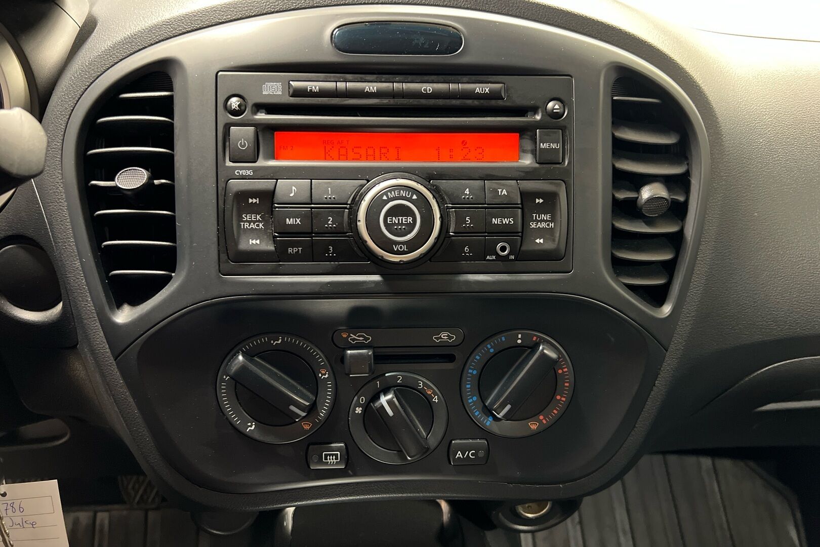 Nissan Juke iso kuva 13