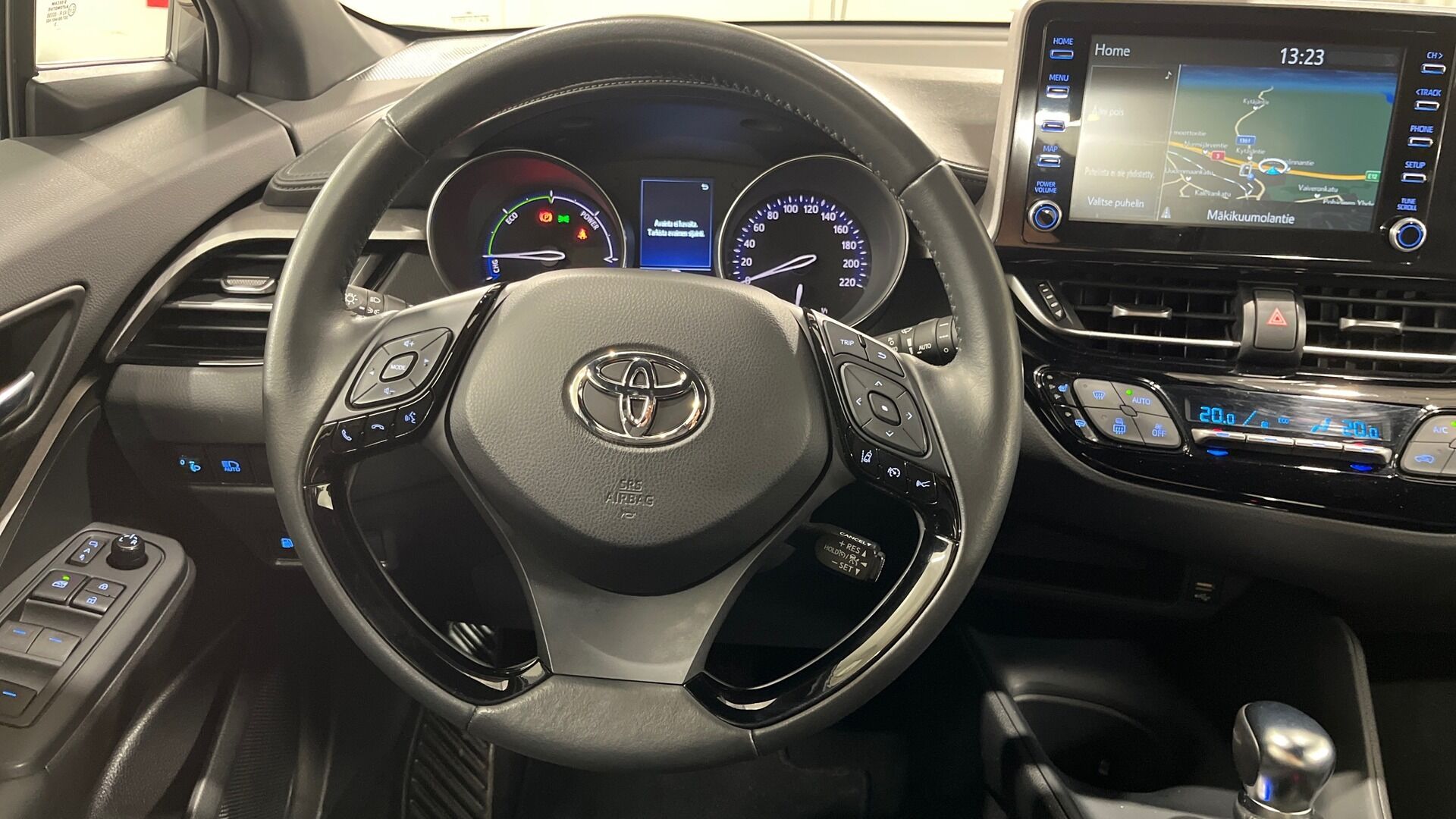 Toyota C-HR iso kuva 11