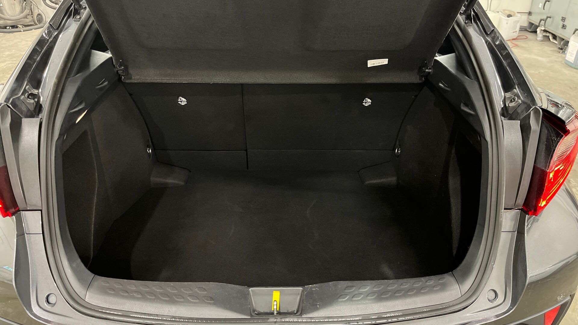 Toyota C-HR iso kuva 14