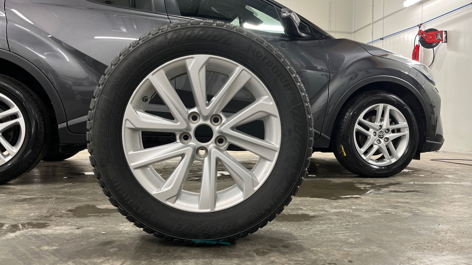 Toyota C-HR iso kuva 18