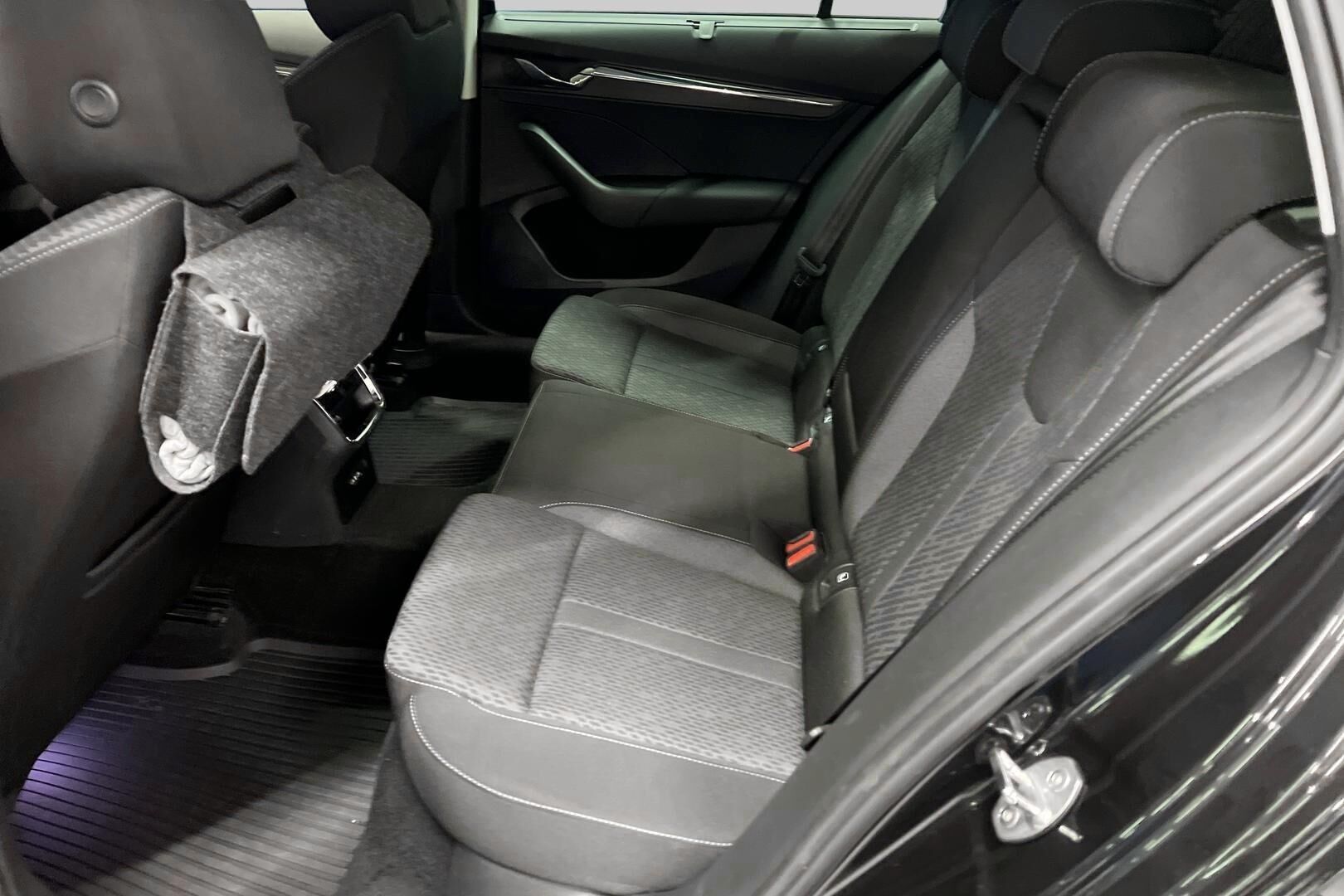 Skoda Octavia iso kuva 10