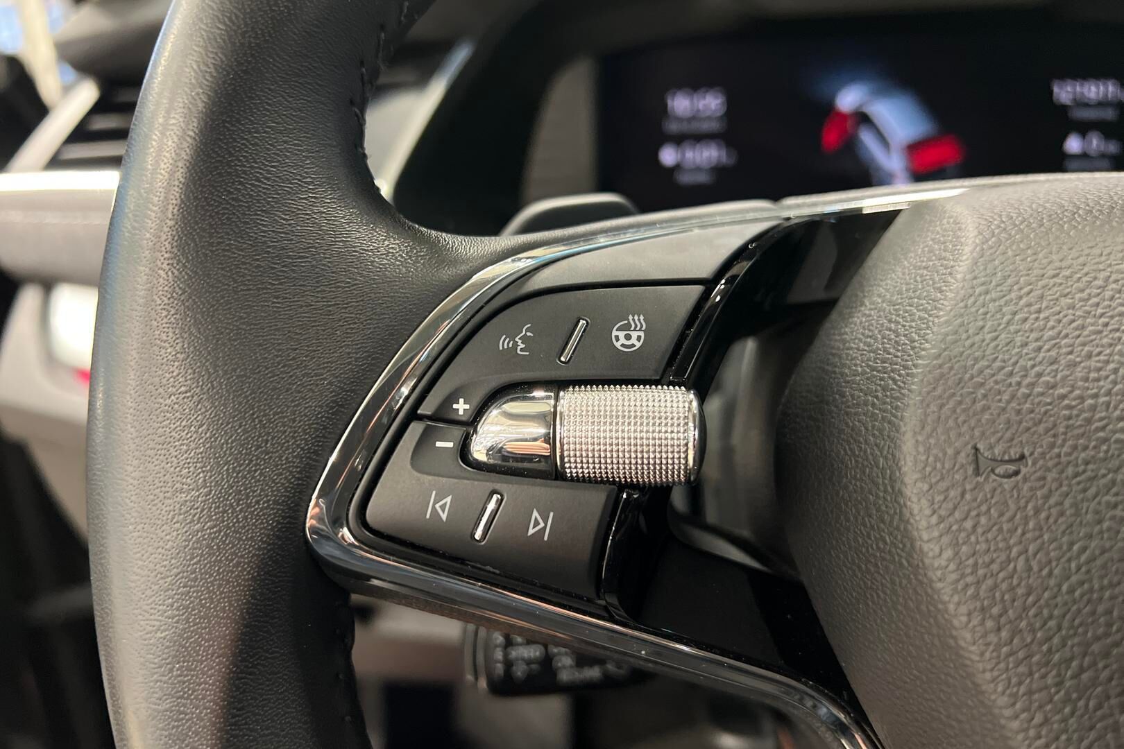 Skoda Octavia iso kuva 19