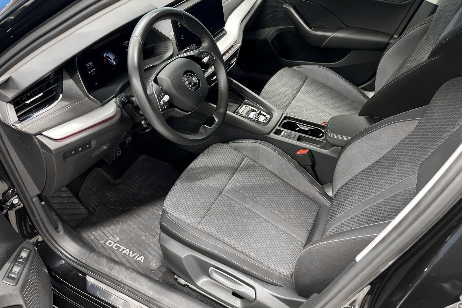 Skoda Octavia iso kuva 9