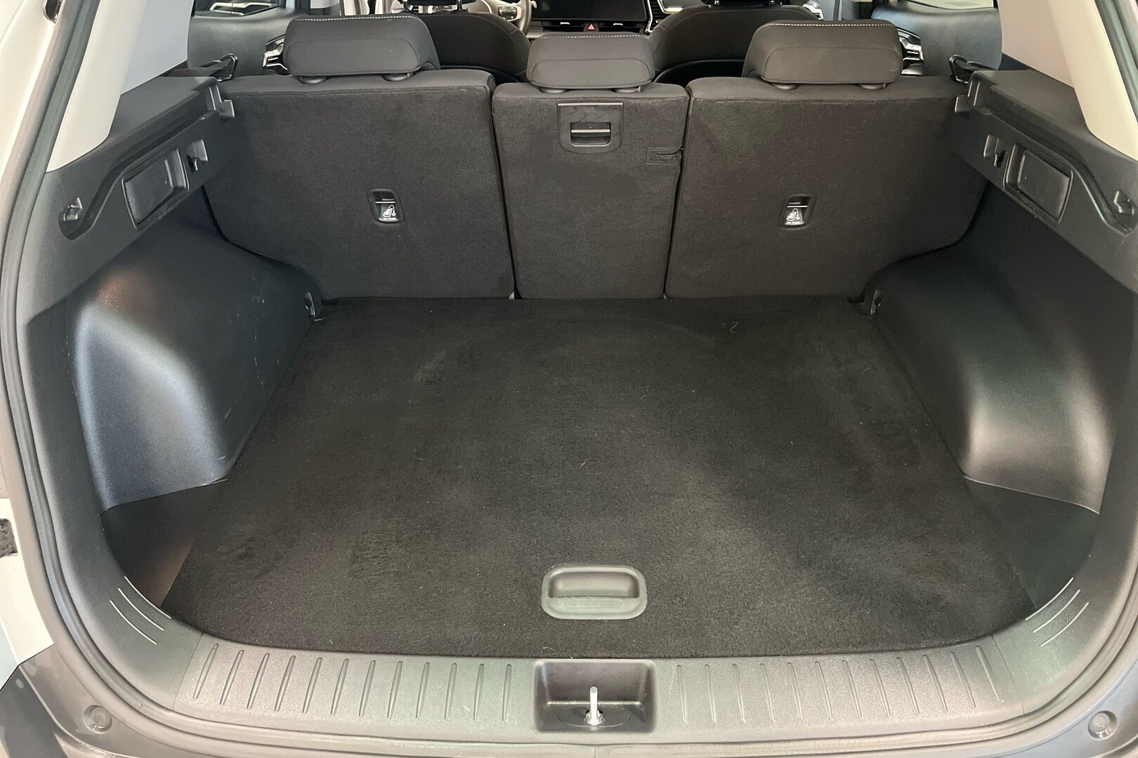 Kia Sportage iso kuva 8