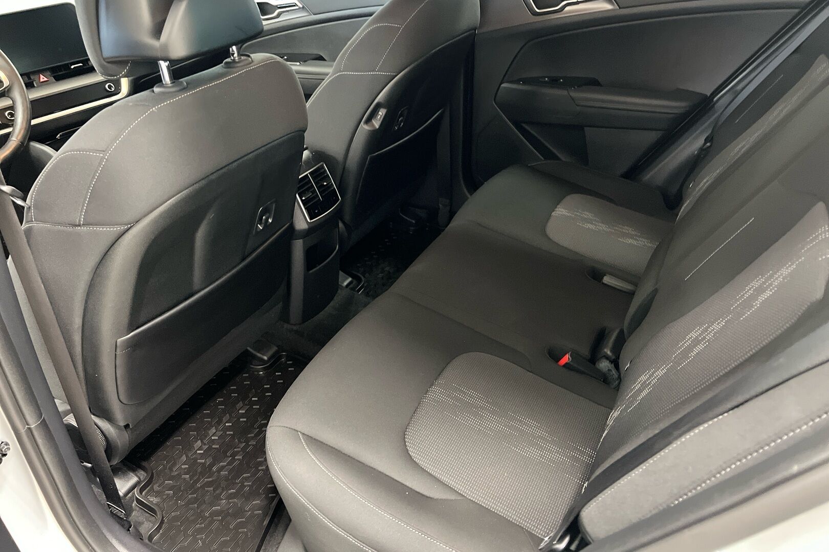 Kia Sportage iso kuva 8