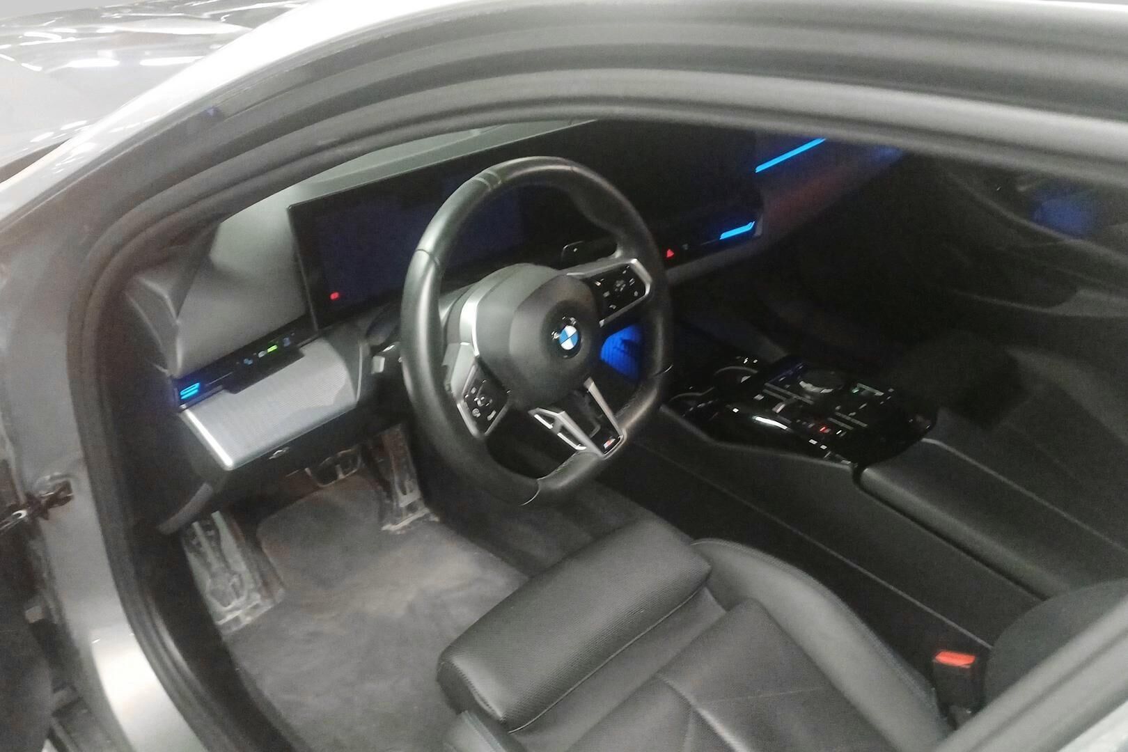 BMW 5-SARJA iso kuva 1