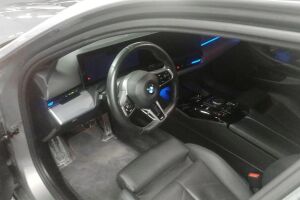 BMW 5-SARJA esikatselu 1