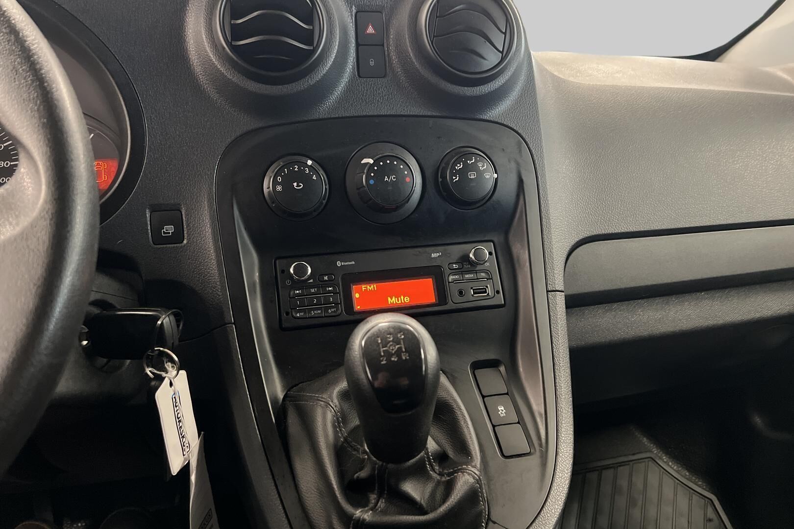 Mercedes-Benz Citan iso kuva 15