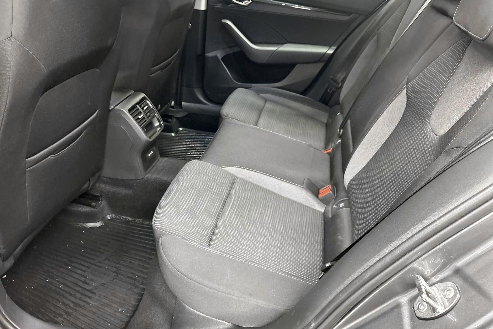 Skoda Octavia iso kuva 9