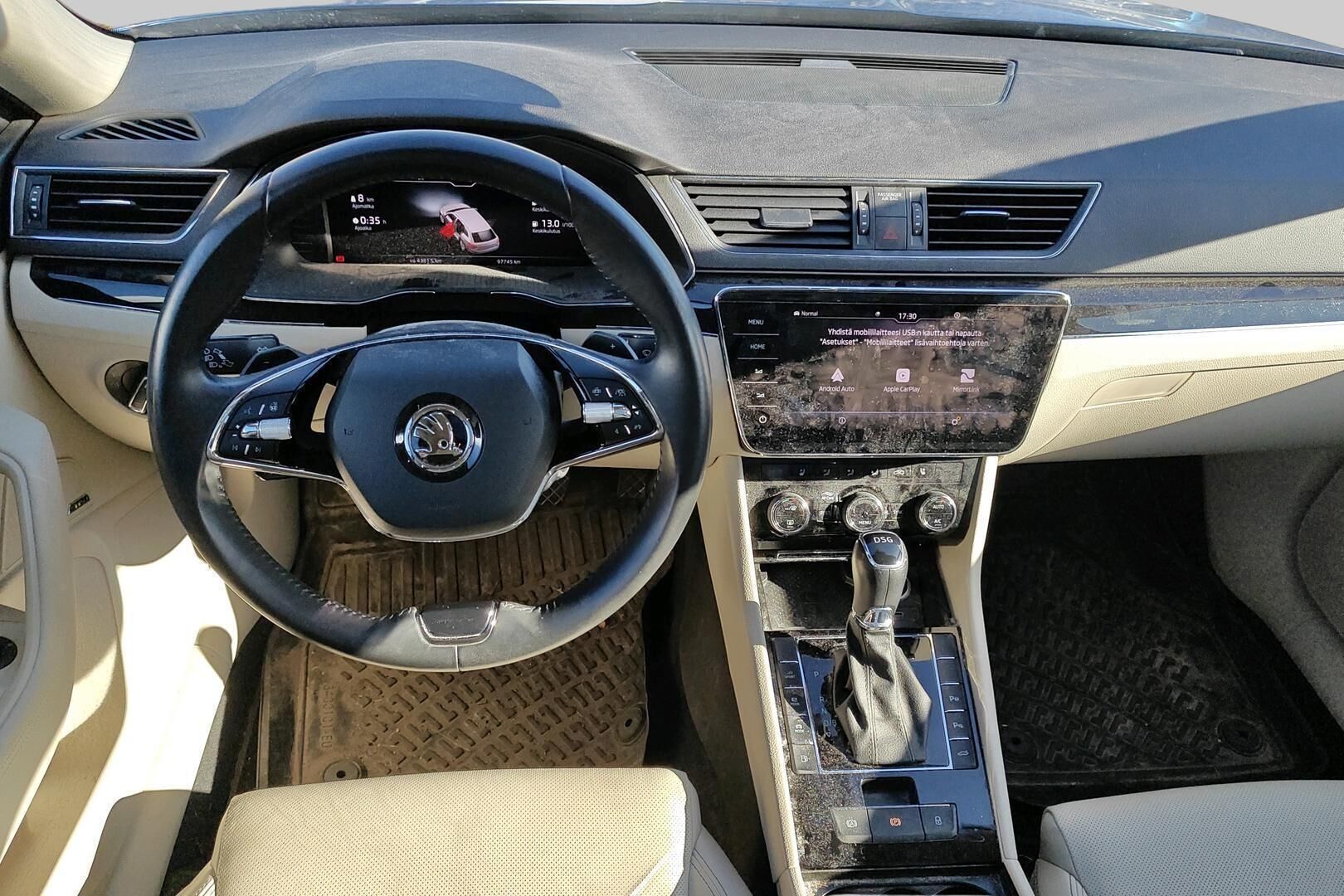Skoda Superb iso kuva 0