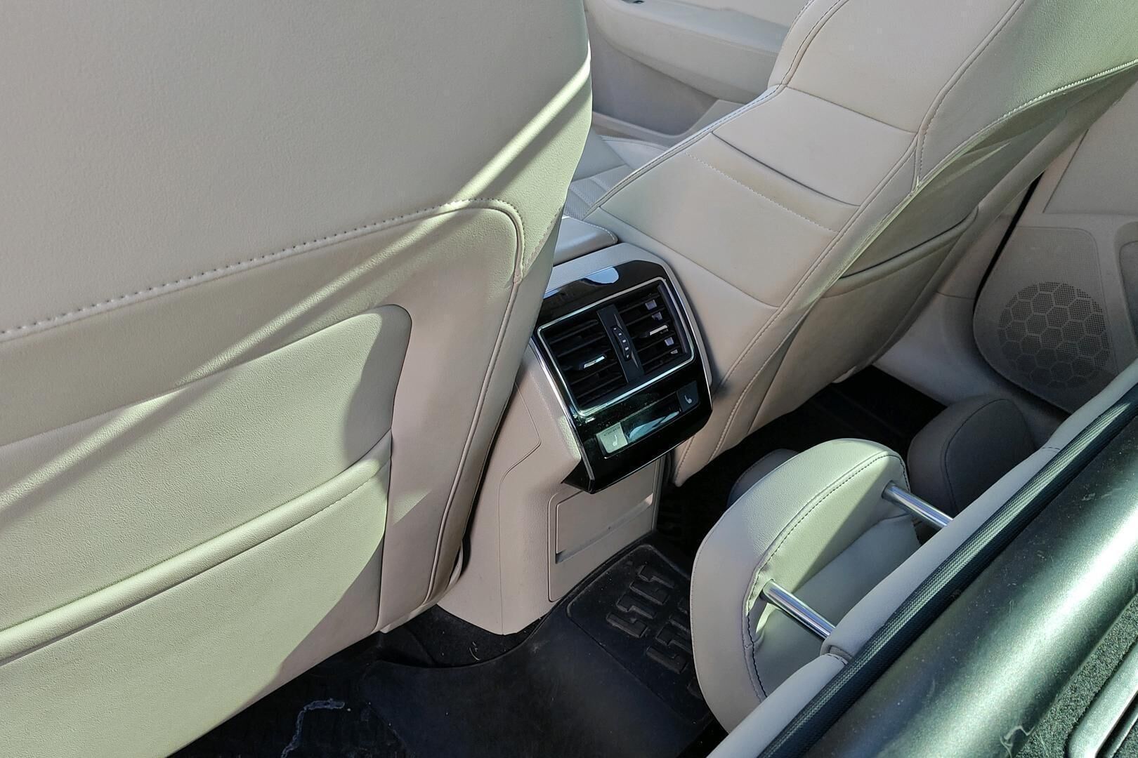 Skoda Superb iso kuva 2