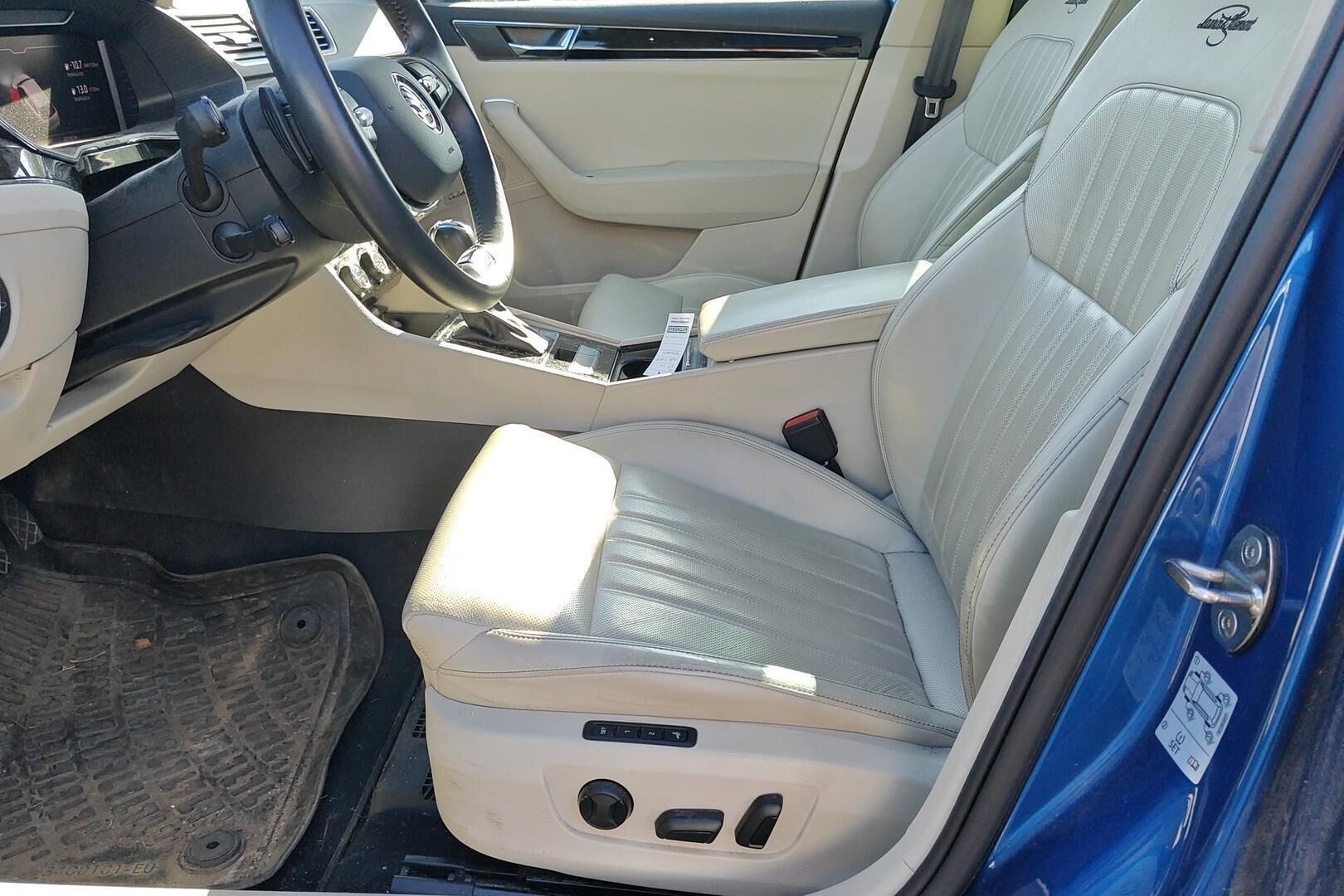 Skoda Superb iso kuva 3