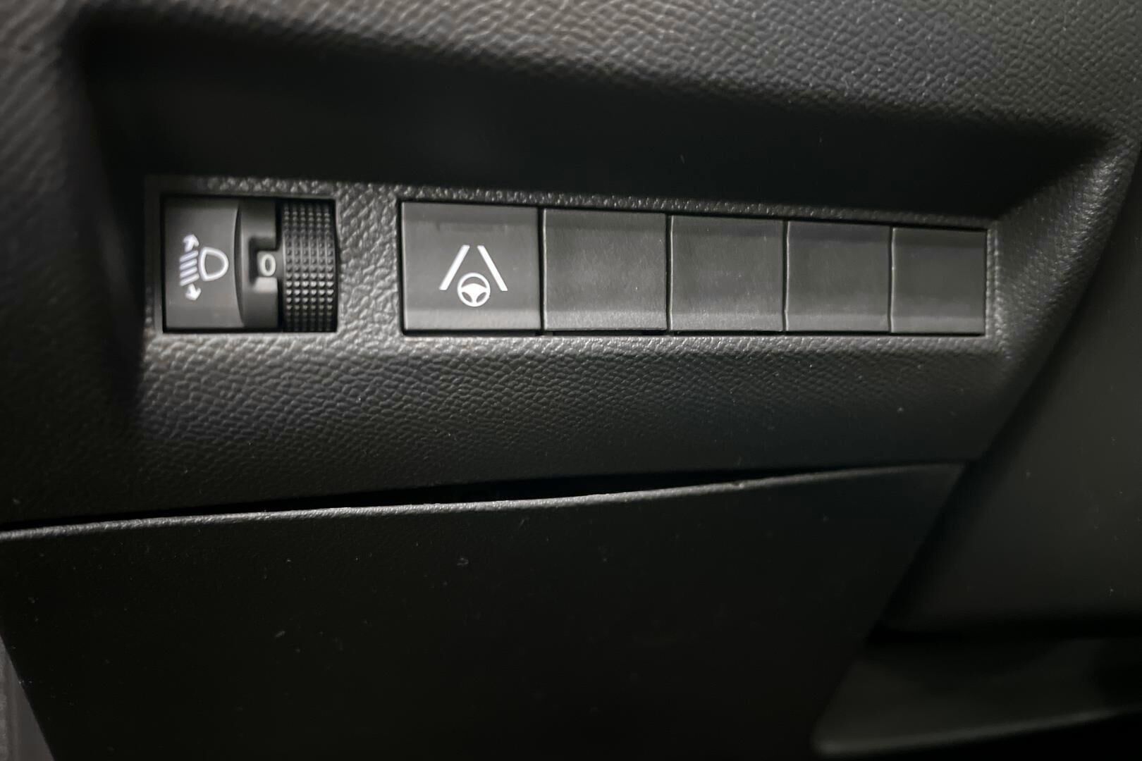 Peugeot e-208 iso kuva 18