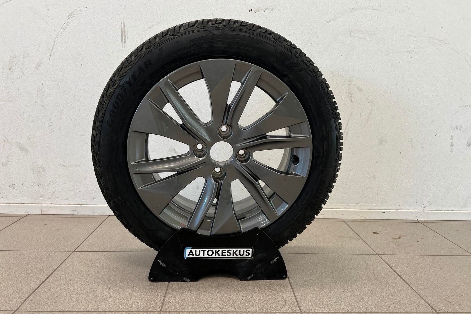Peugeot e-208 iso kuva 20
