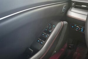 Ford Mustang Mach-E esikatselu 16