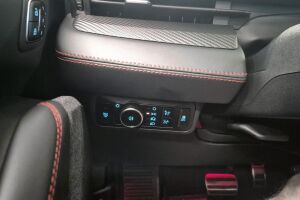 Ford Mustang Mach-E esikatselu 17