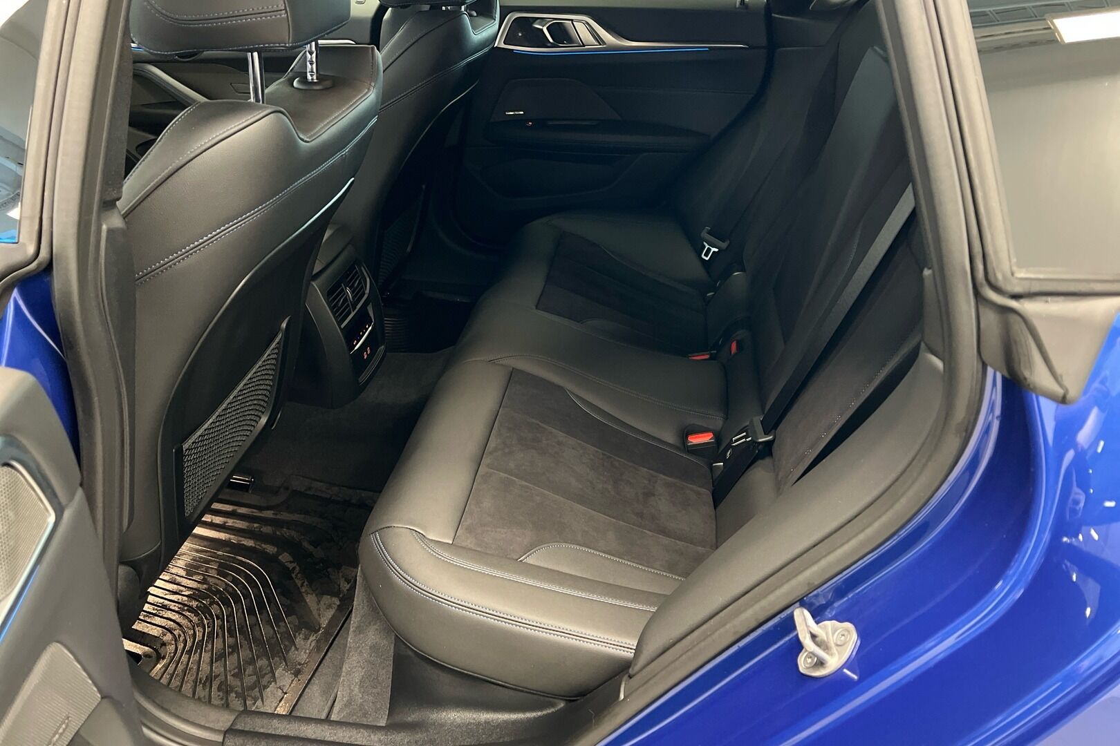 BMW i4 iso kuva 10