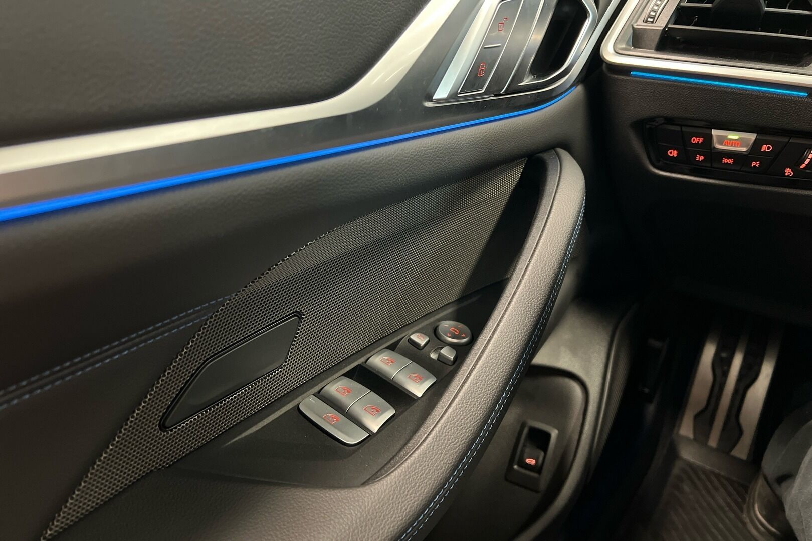 BMW i4 iso kuva 16