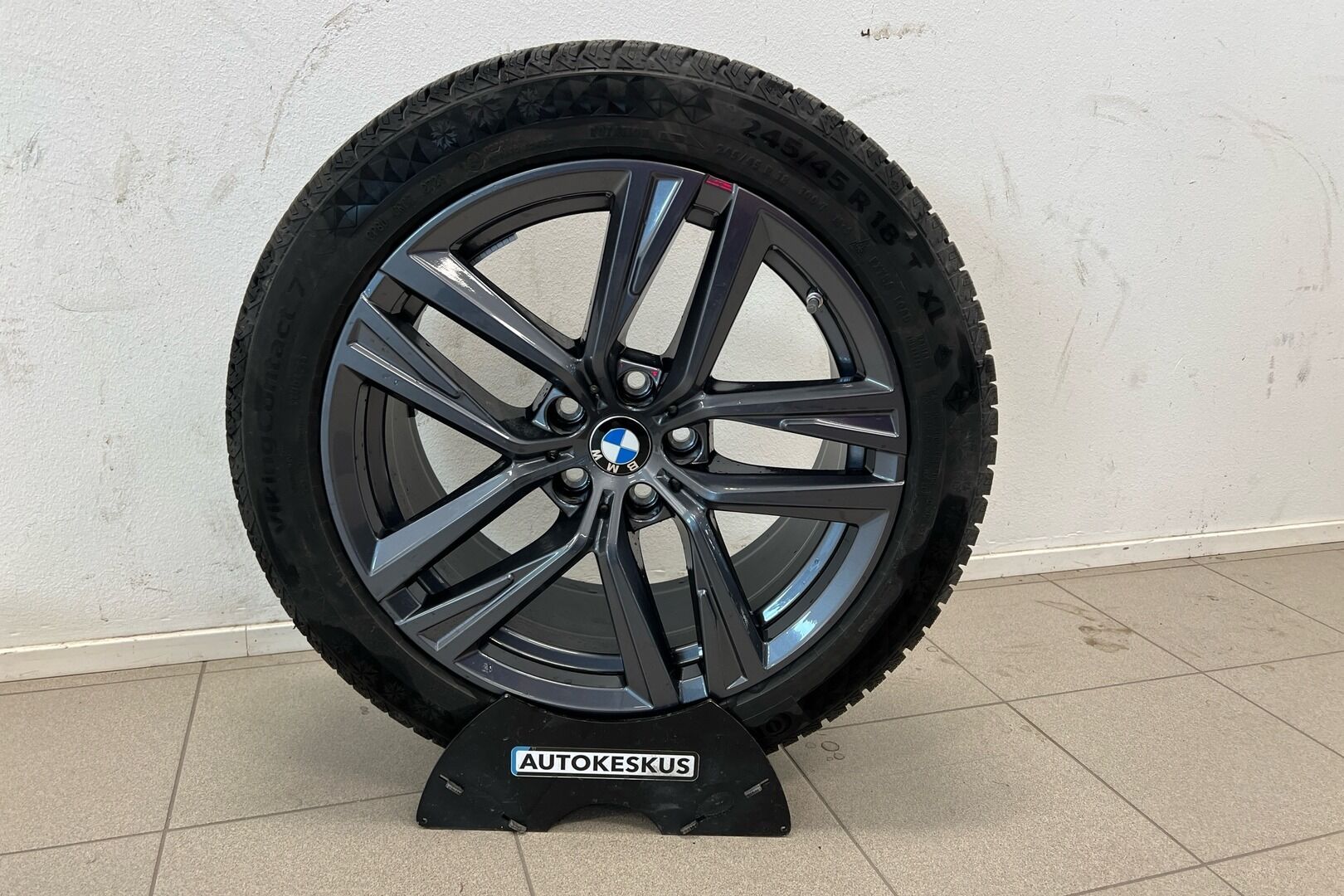 BMW i4 iso kuva 17