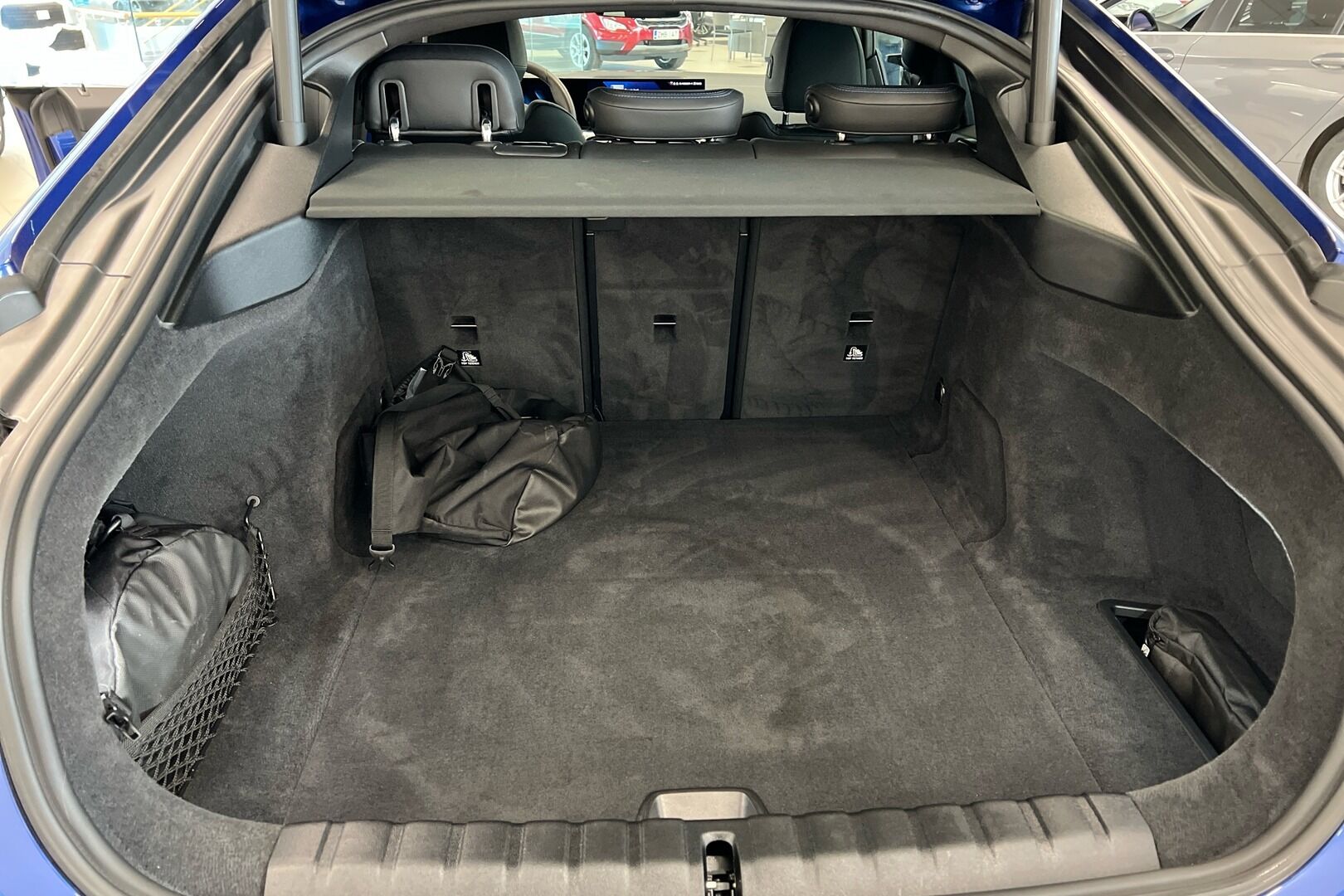 BMW i4 iso kuva 9