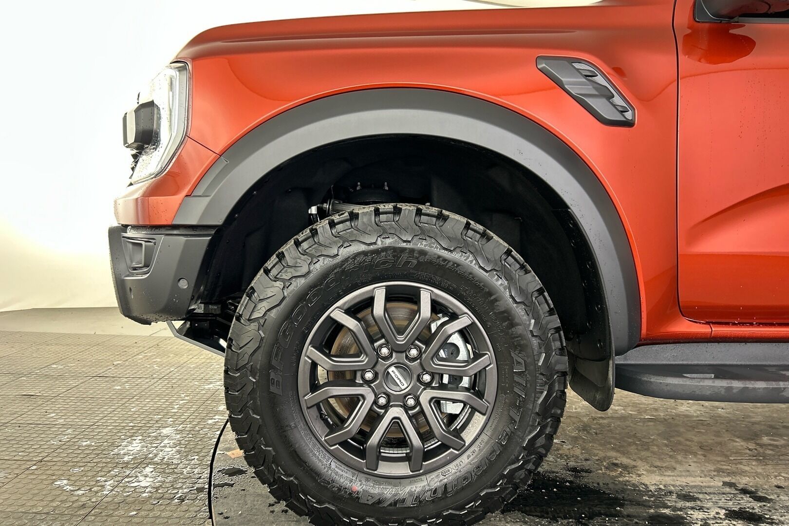 Ford Ranger iso kuva 9