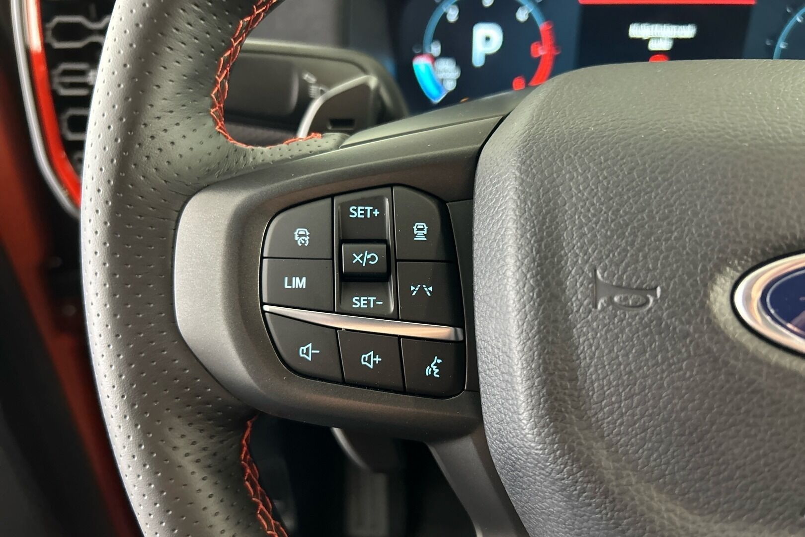 Ford Ranger iso kuva 16