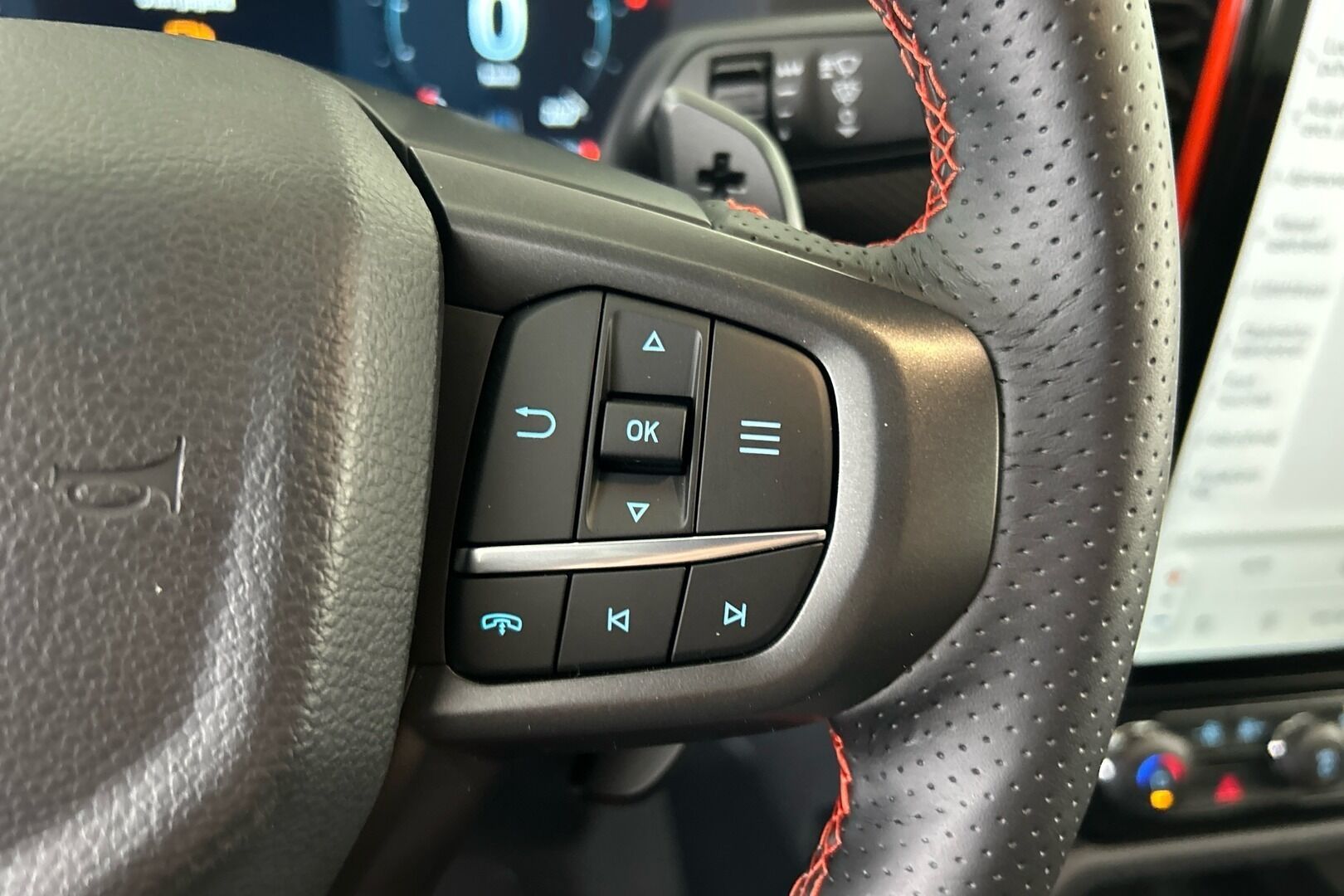 Ford Ranger iso kuva 17