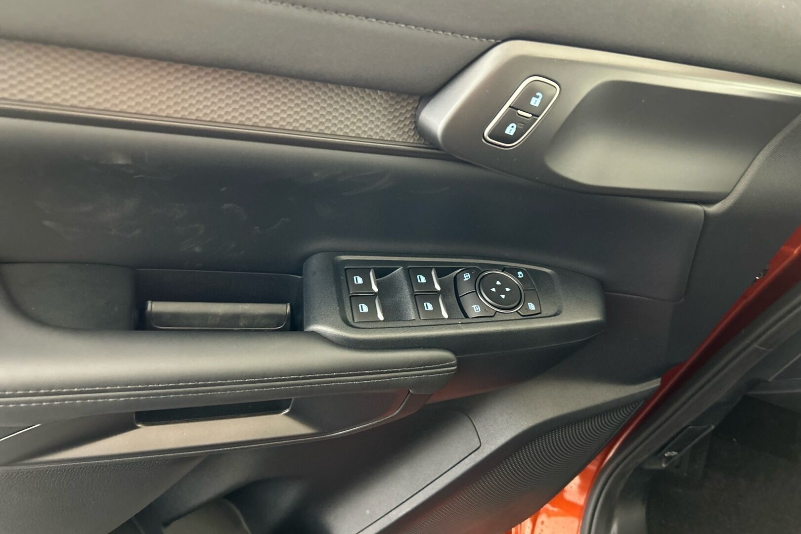 Ford Ranger iso kuva 22