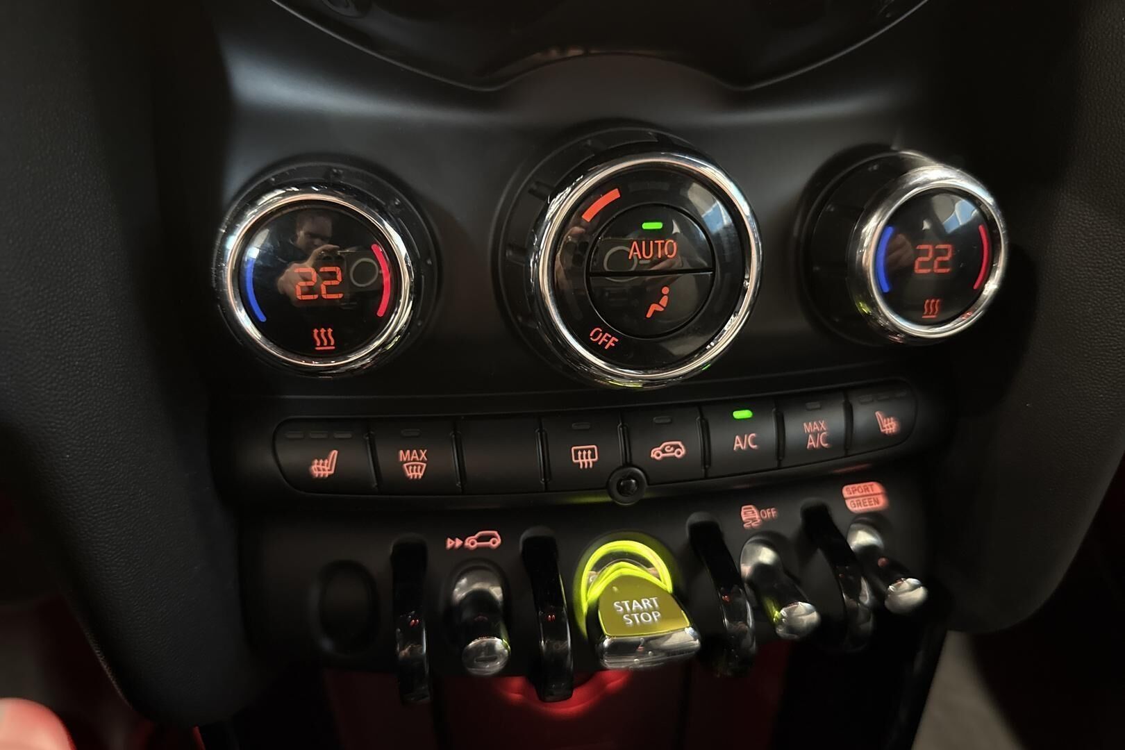 MINI Hatchback iso kuva 12