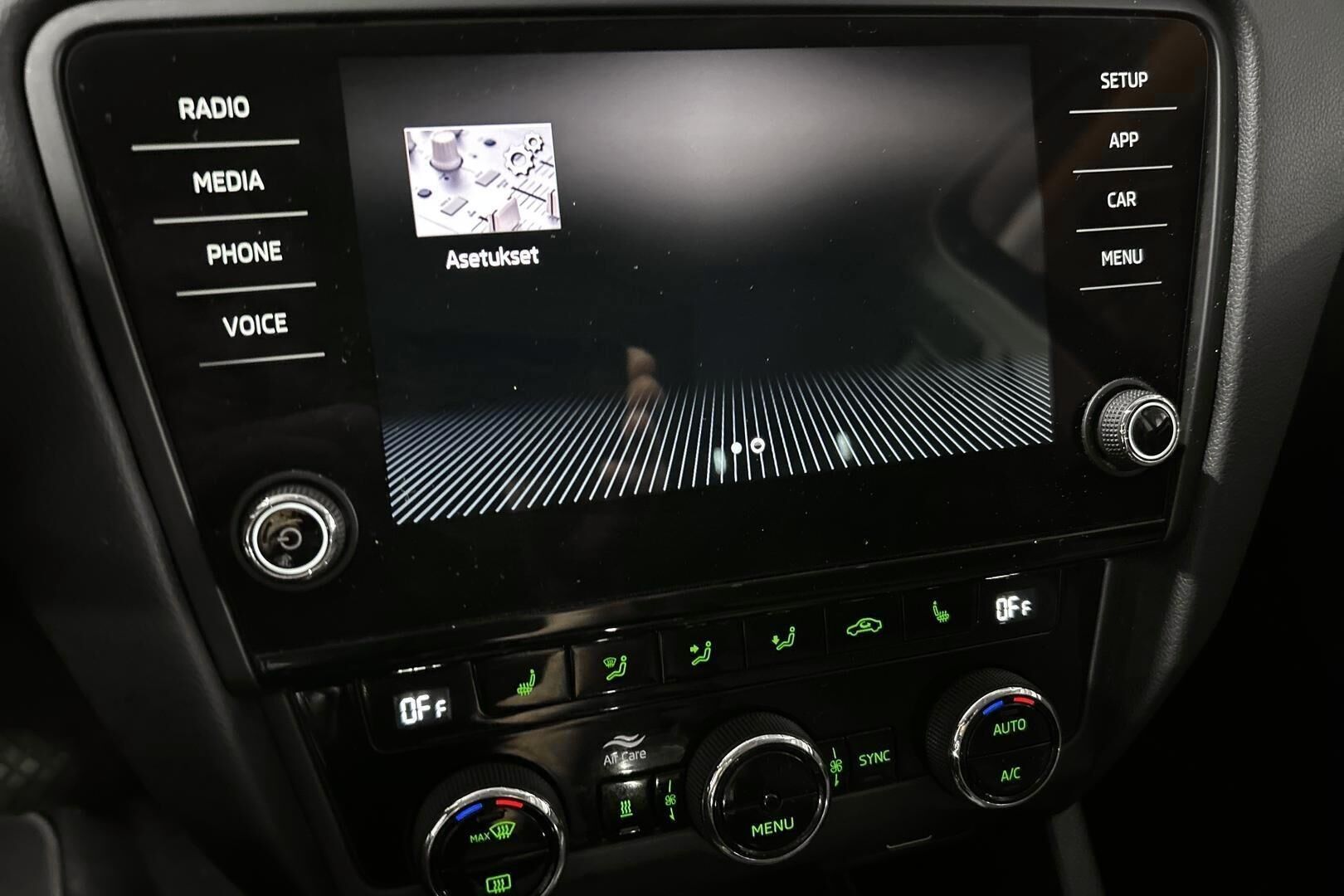 Skoda Octavia iso kuva 16