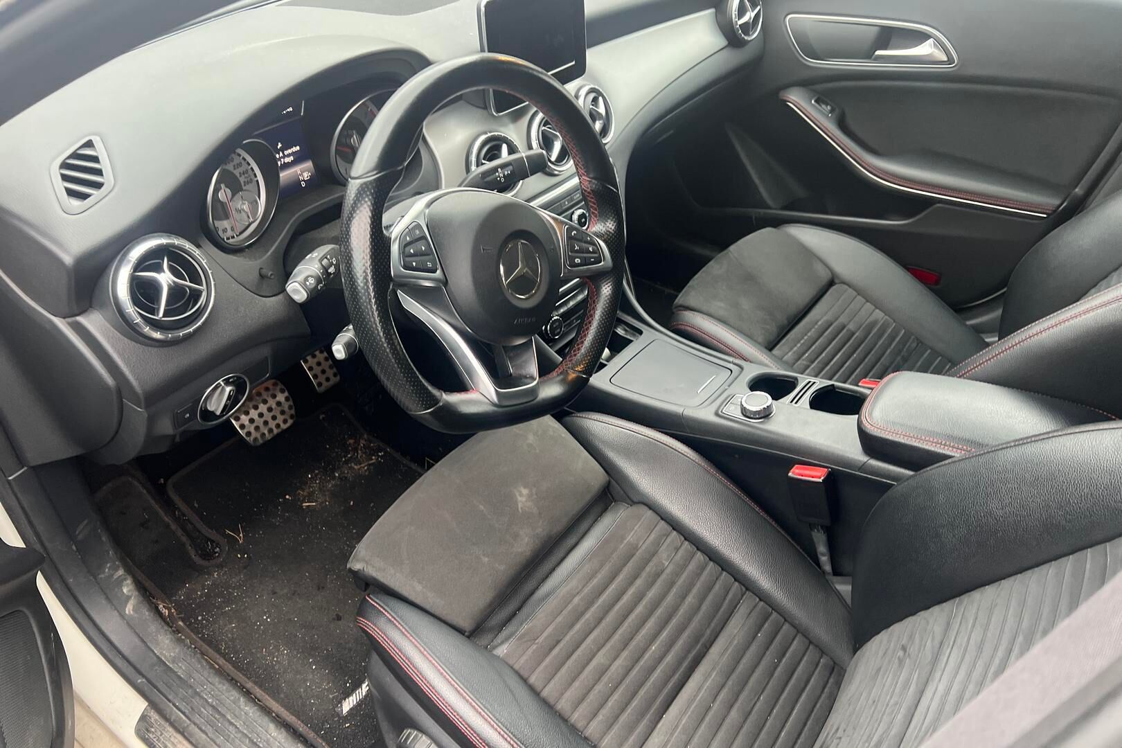 Mercedes-Benz CLA iso kuva 2