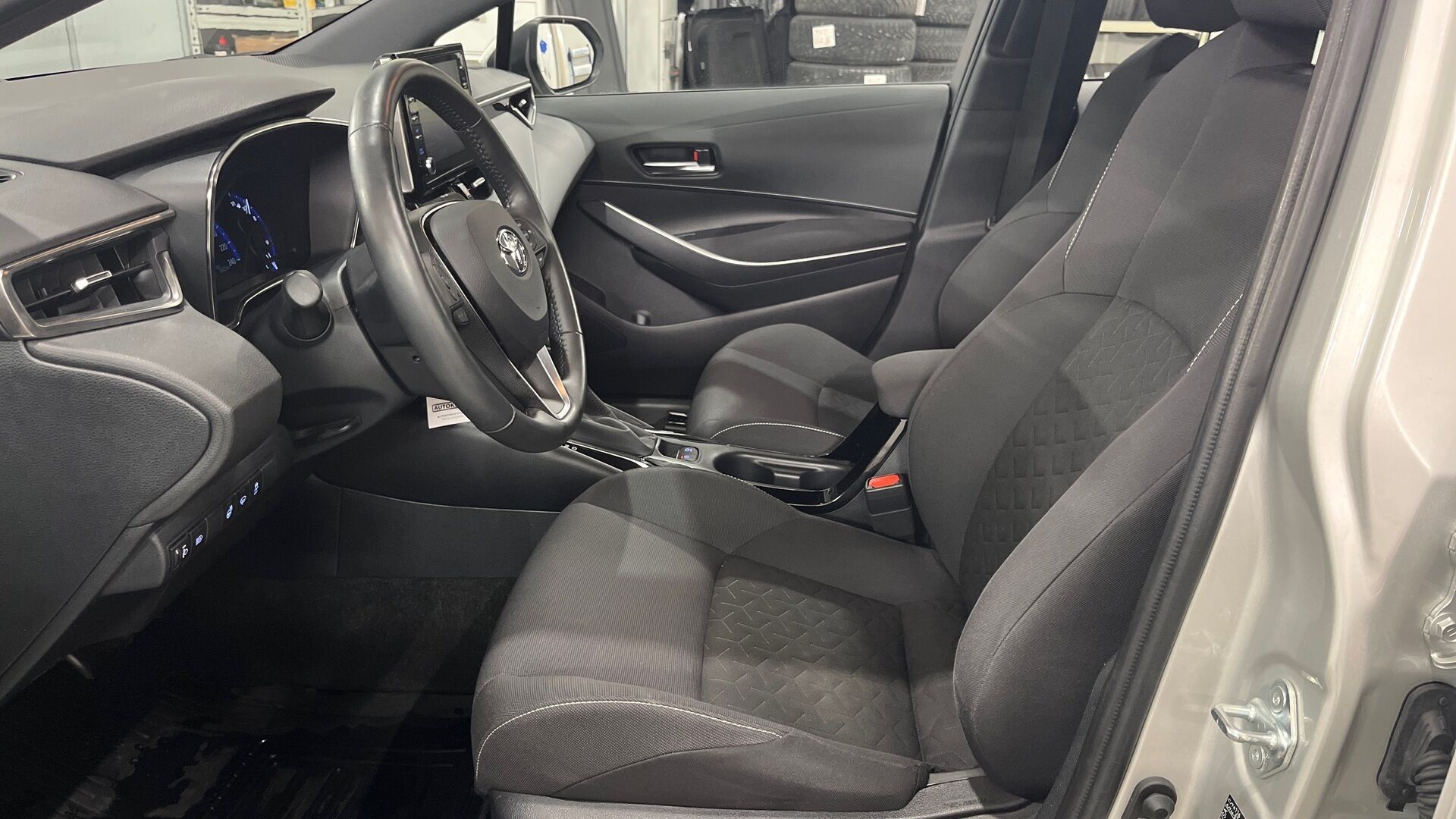 Toyota Corolla iso kuva 7
