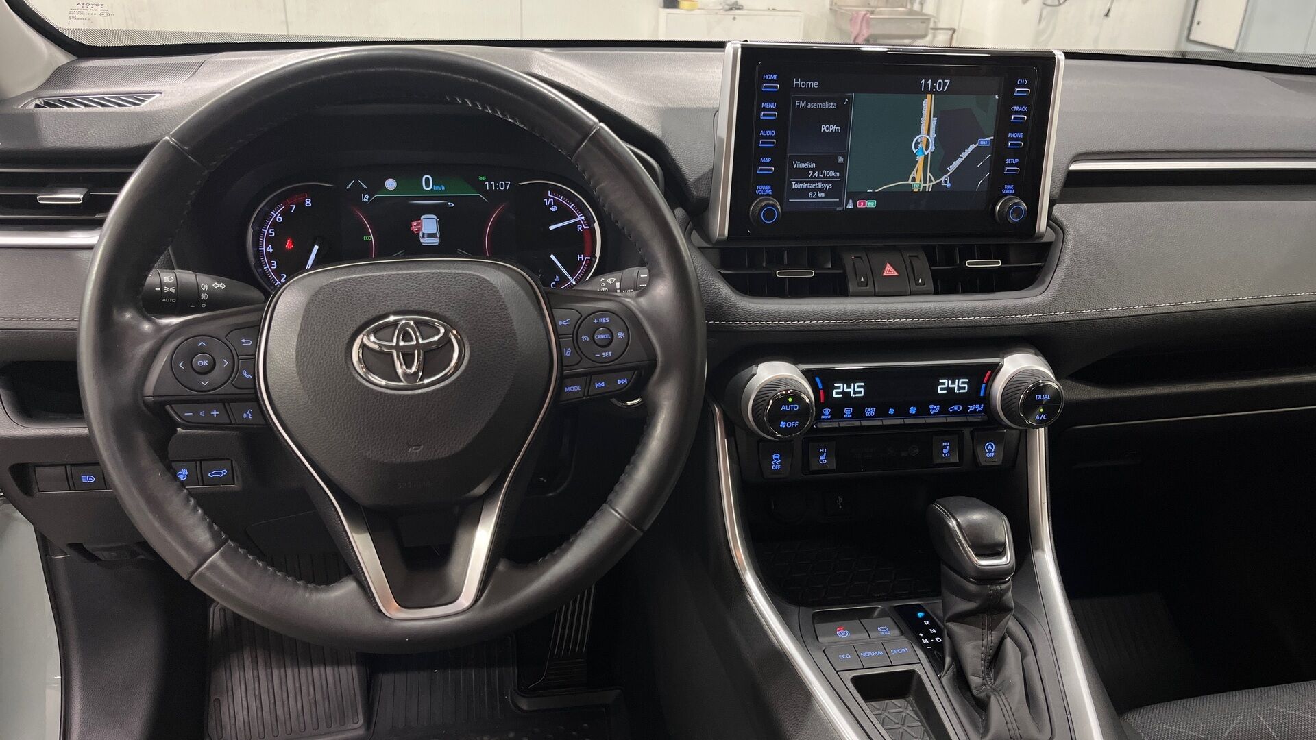 Toyota RAV4 iso kuva 10