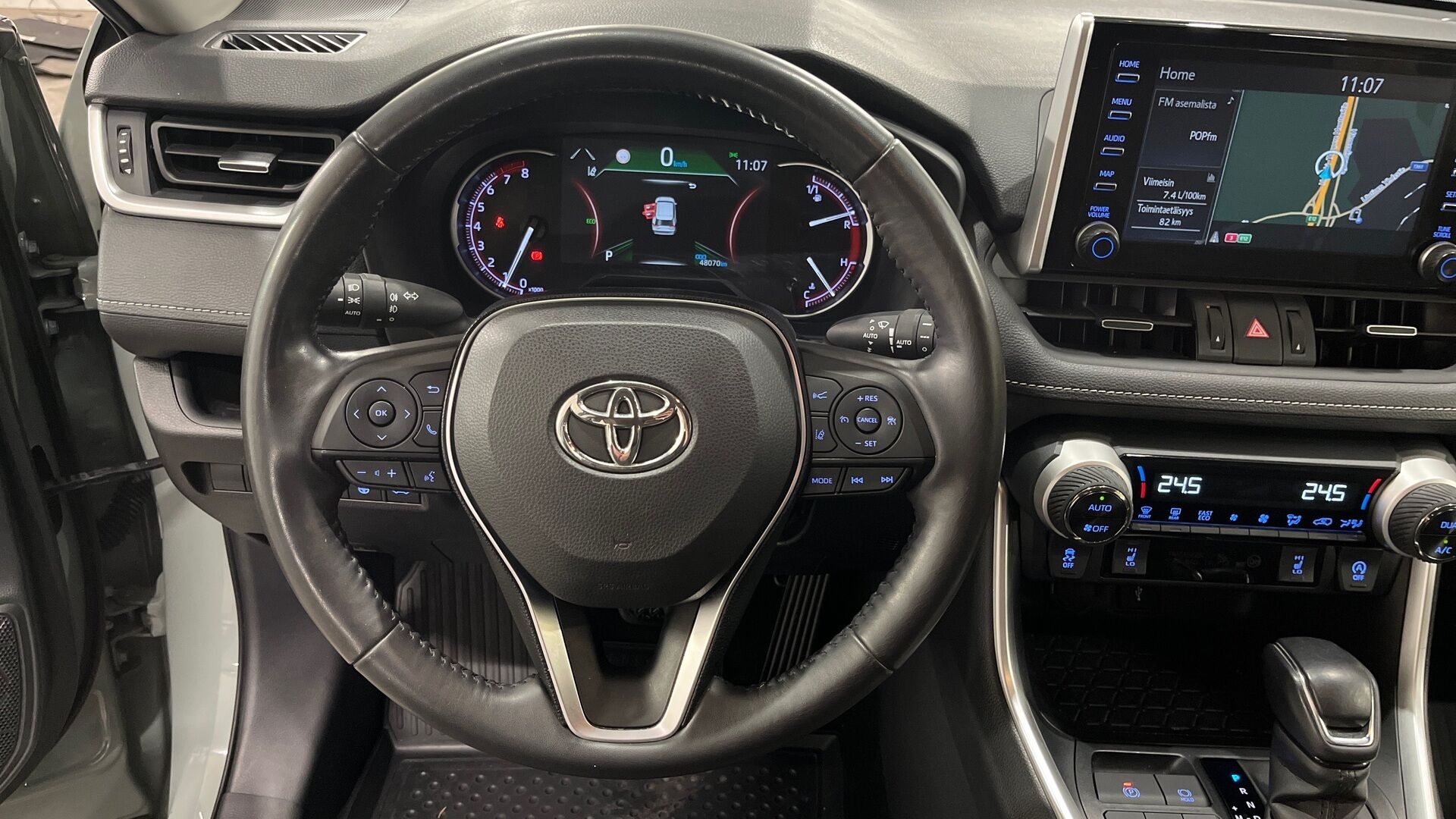 Toyota RAV4 iso kuva 11