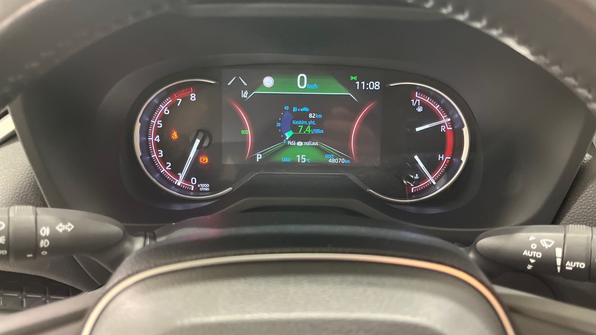 Toyota RAV4 iso kuva 12