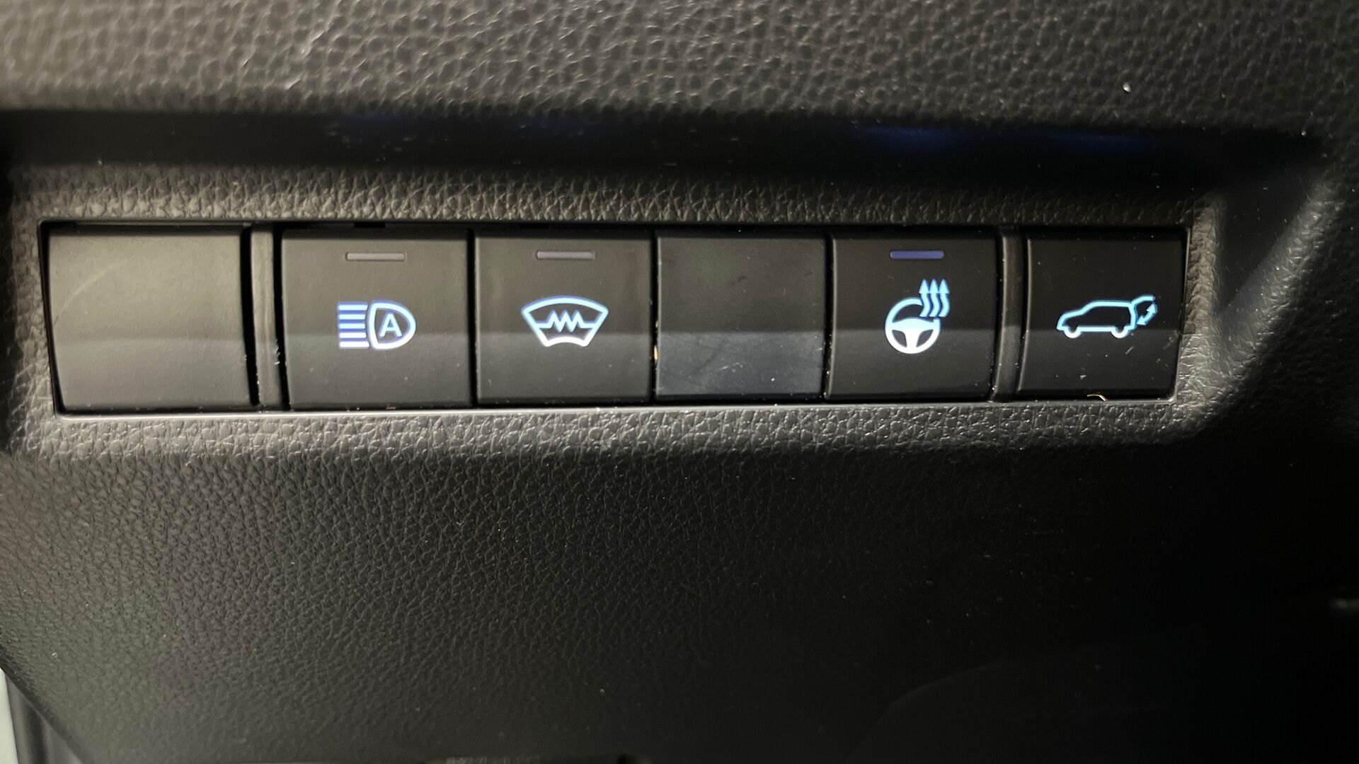 Toyota RAV4 iso kuva 18