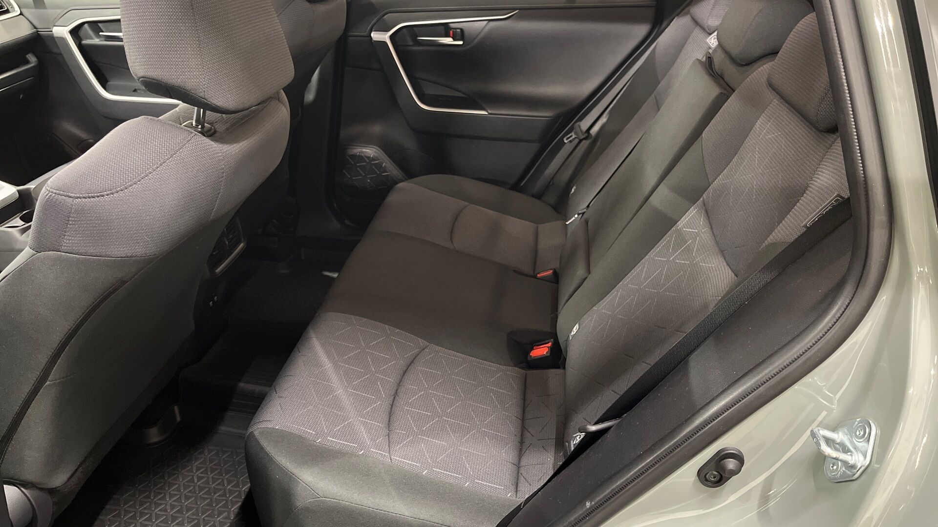 Toyota RAV4 iso kuva 8