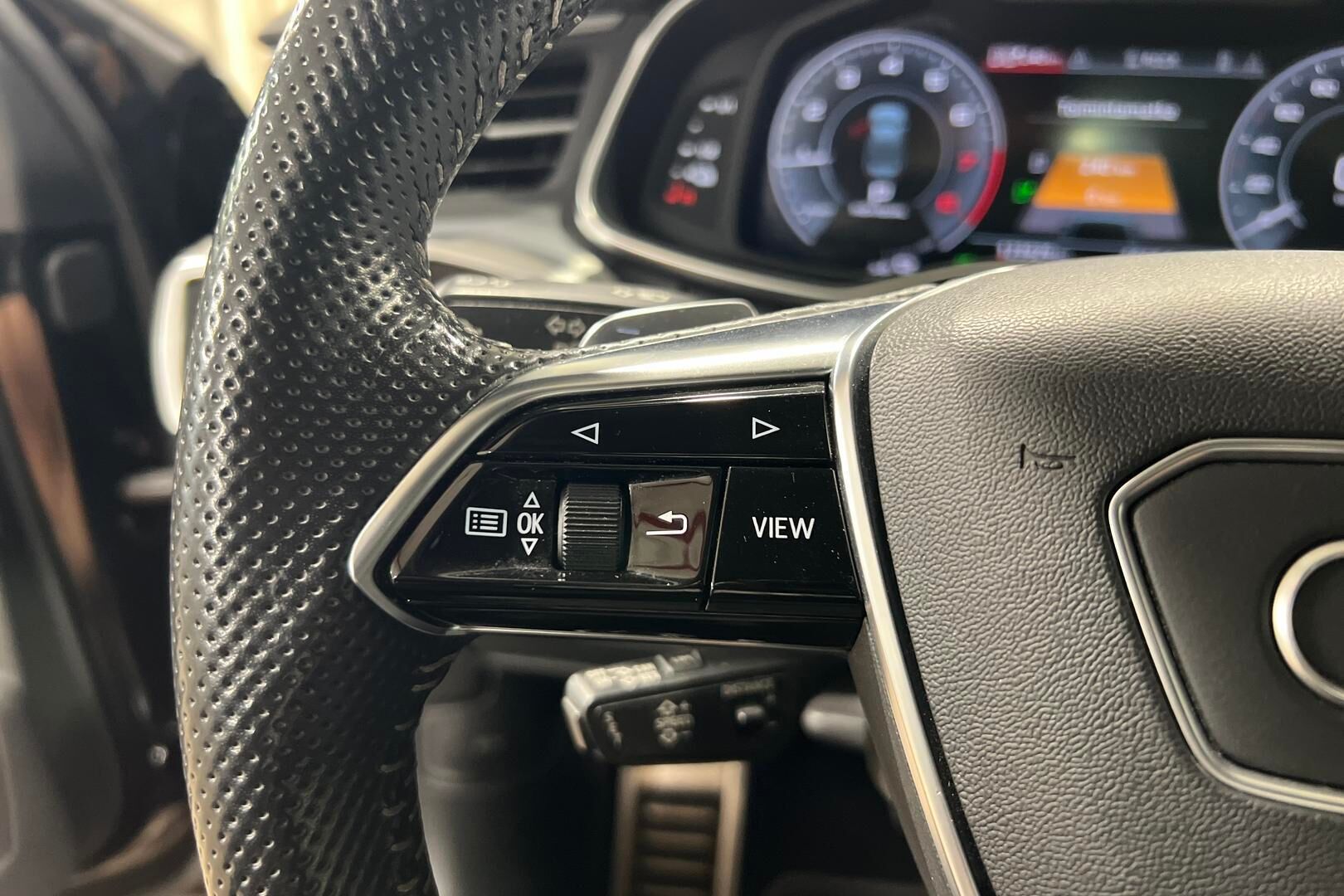 Audi A6 iso kuva 18