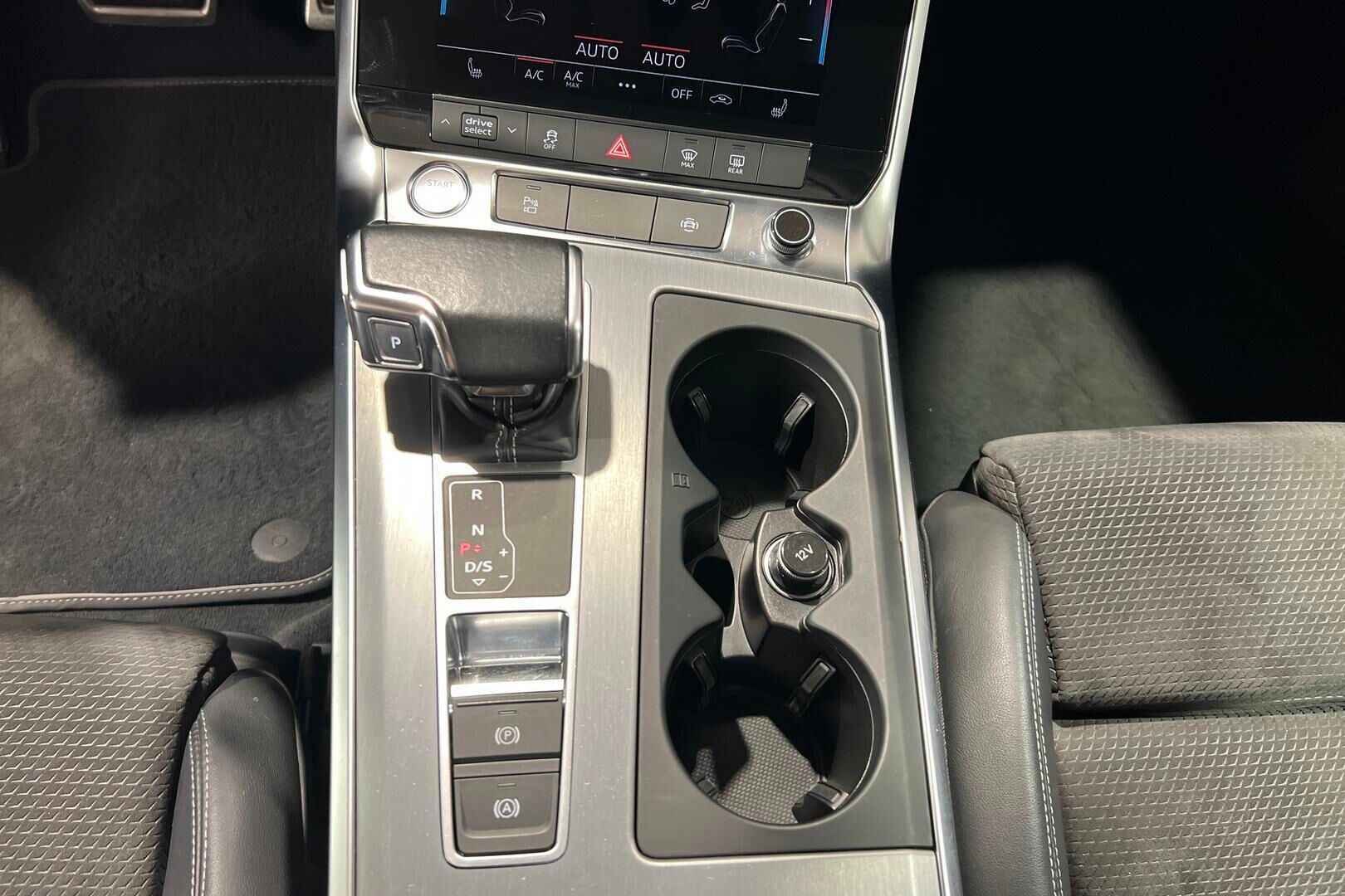 Audi A6 iso kuva 23