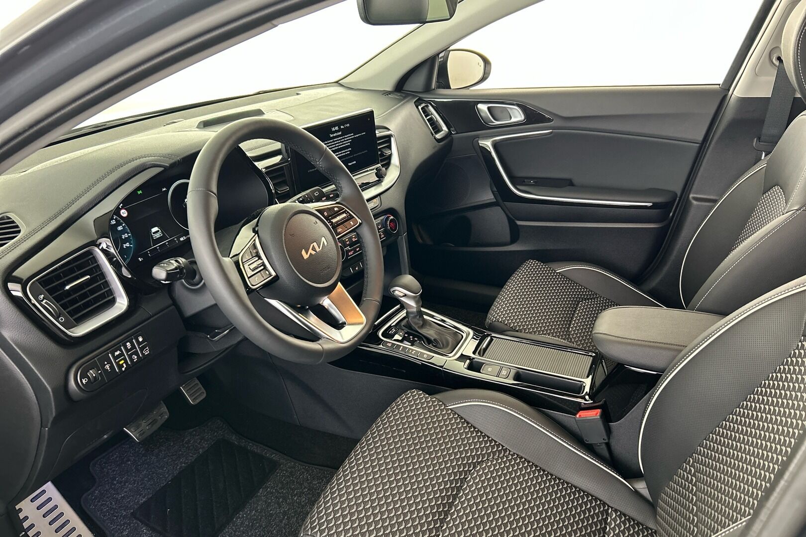 KIA Ceed iso kuva 3