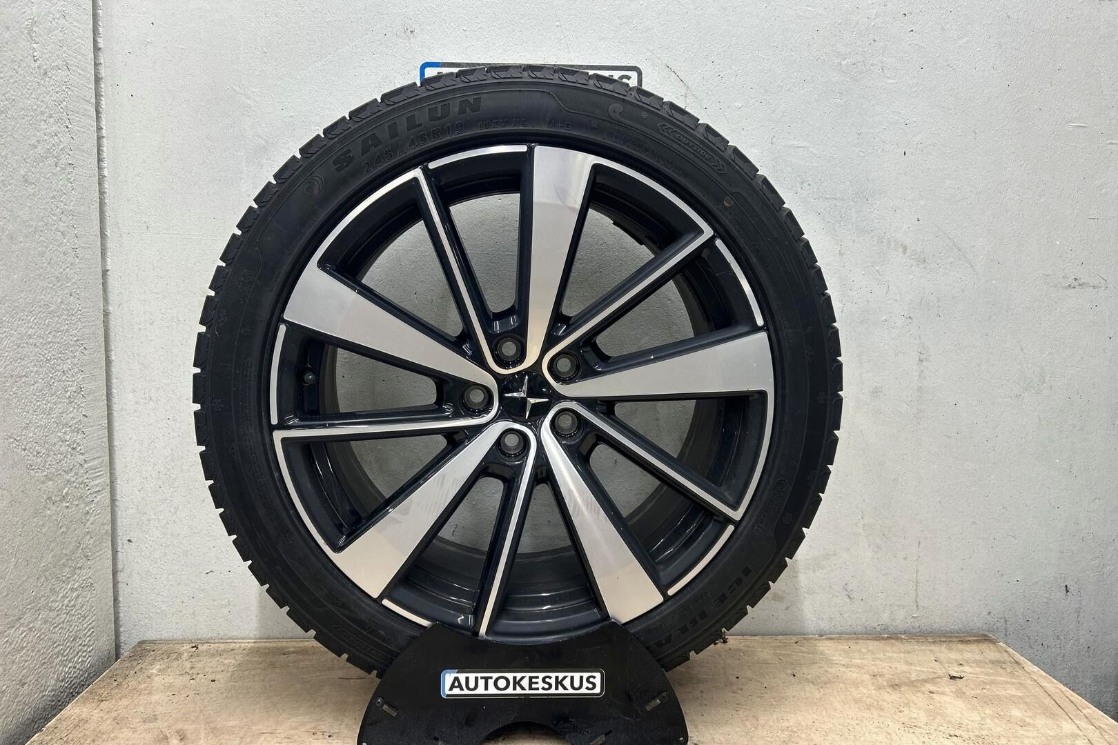 Polestar 2 iso kuva 9