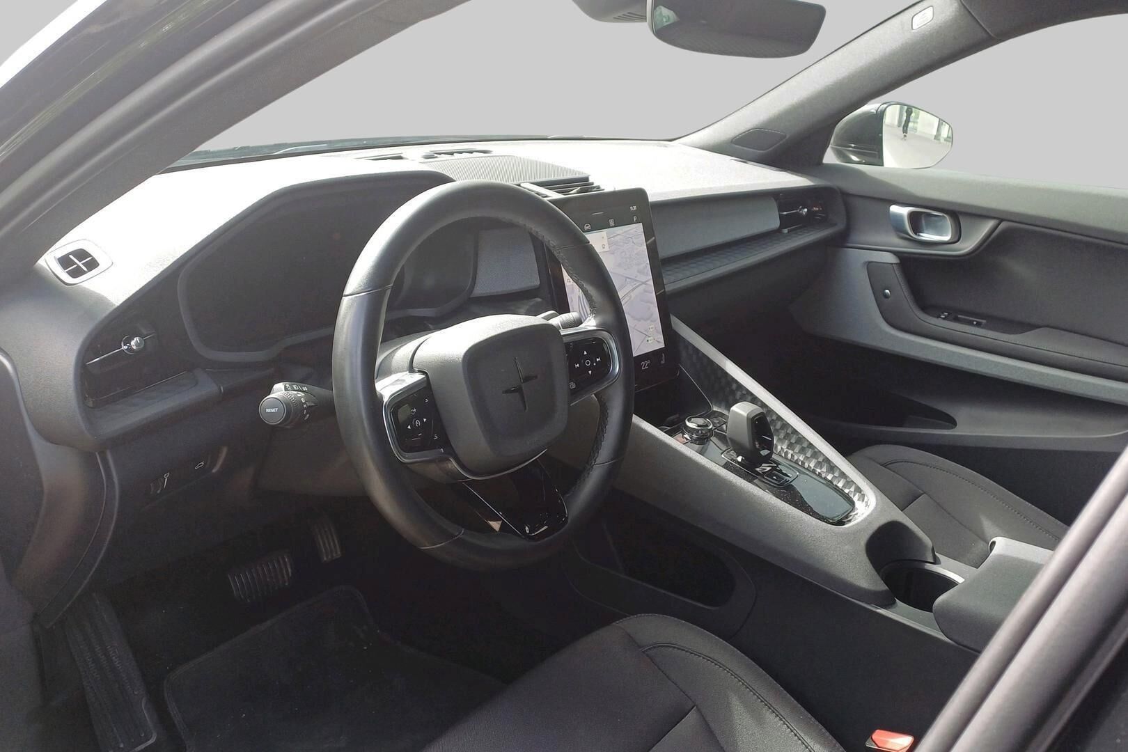 Polestar 2 iso kuva 2