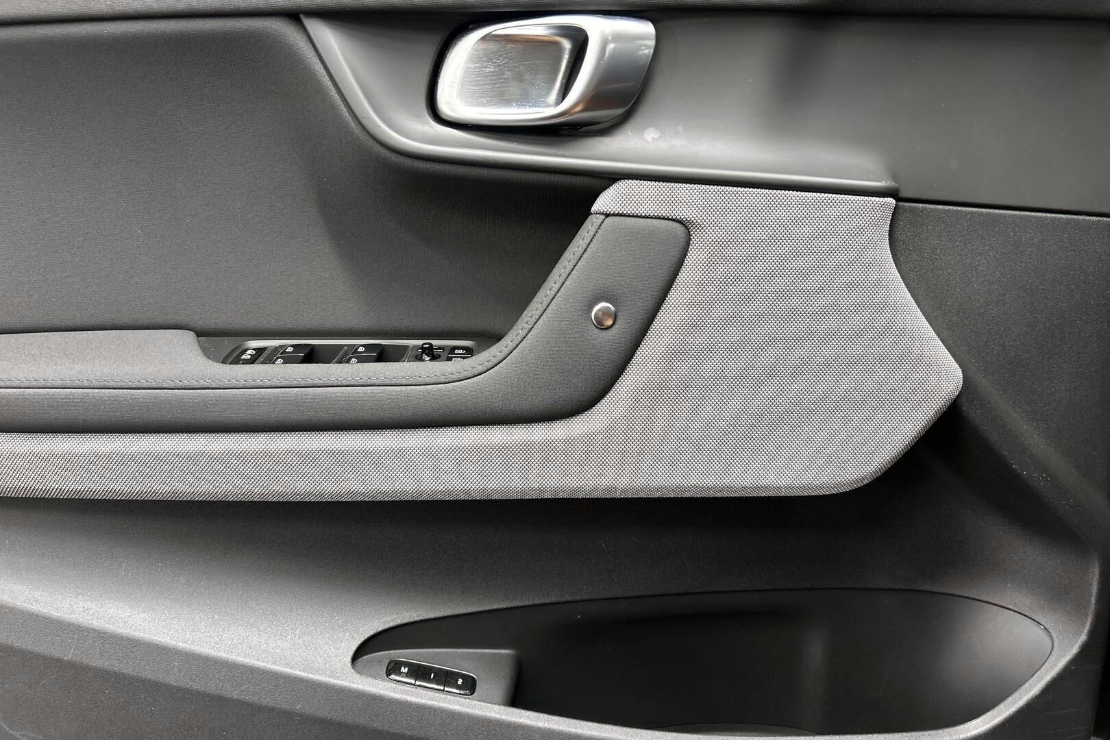 Polestar 2 iso kuva 14