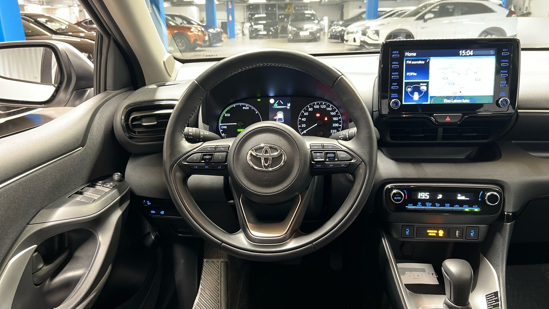 Toyota Yaris iso kuva 10