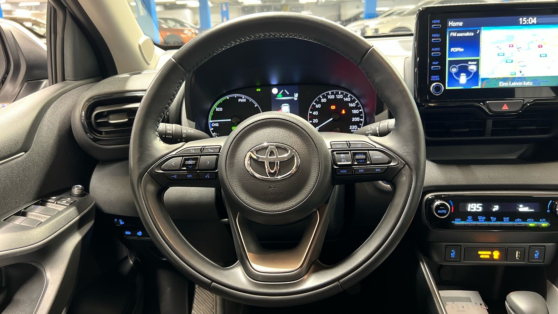 Toyota Yaris iso kuva 11