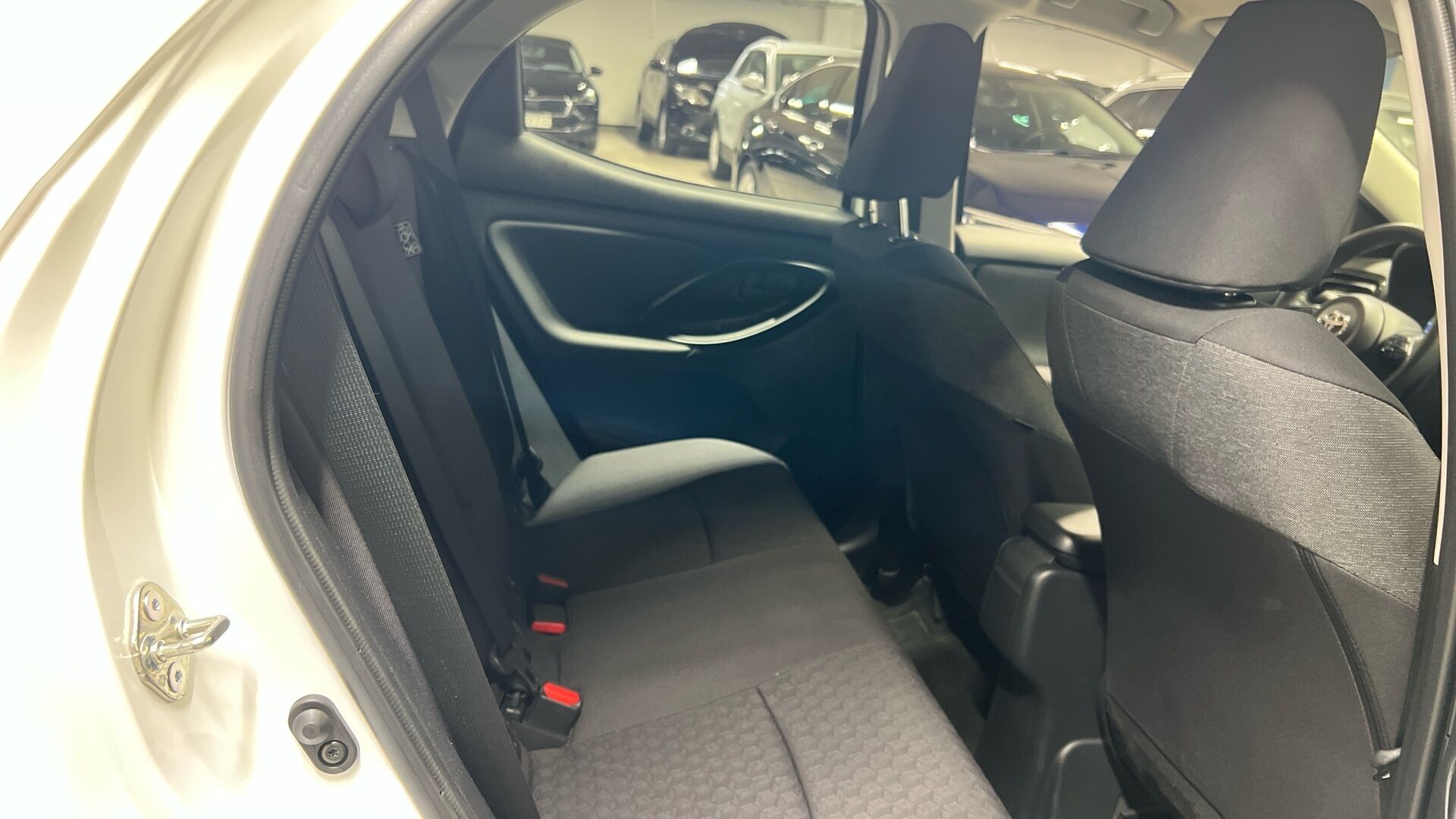 Toyota Yaris iso kuva 15