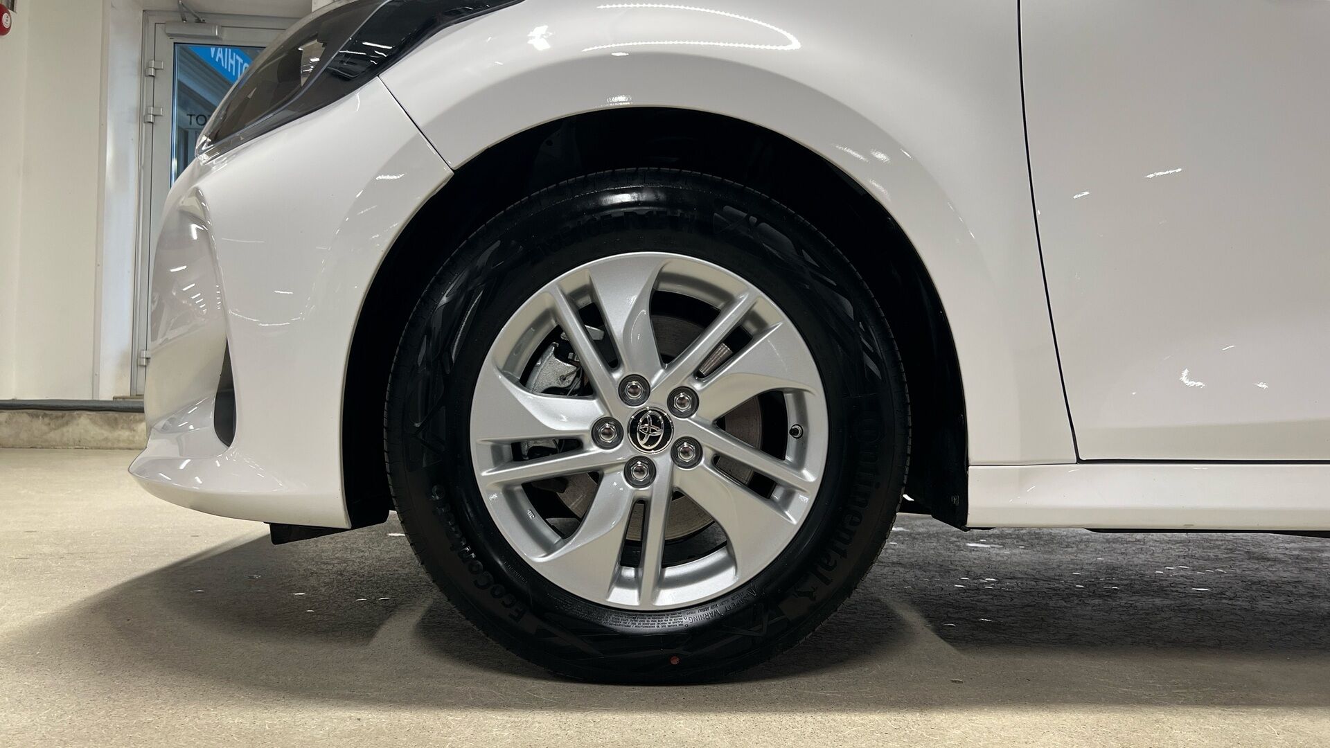 Toyota Yaris iso kuva 17