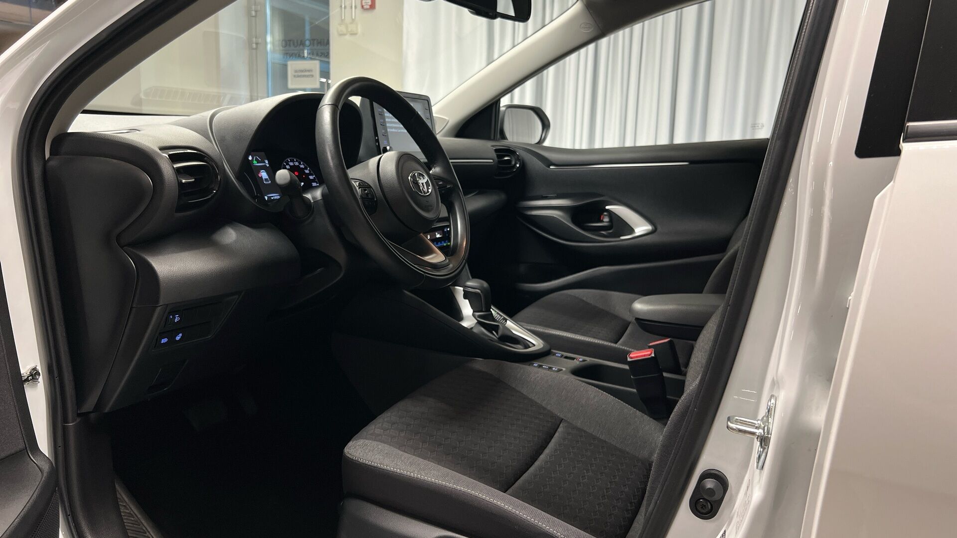 Toyota Yaris iso kuva 7