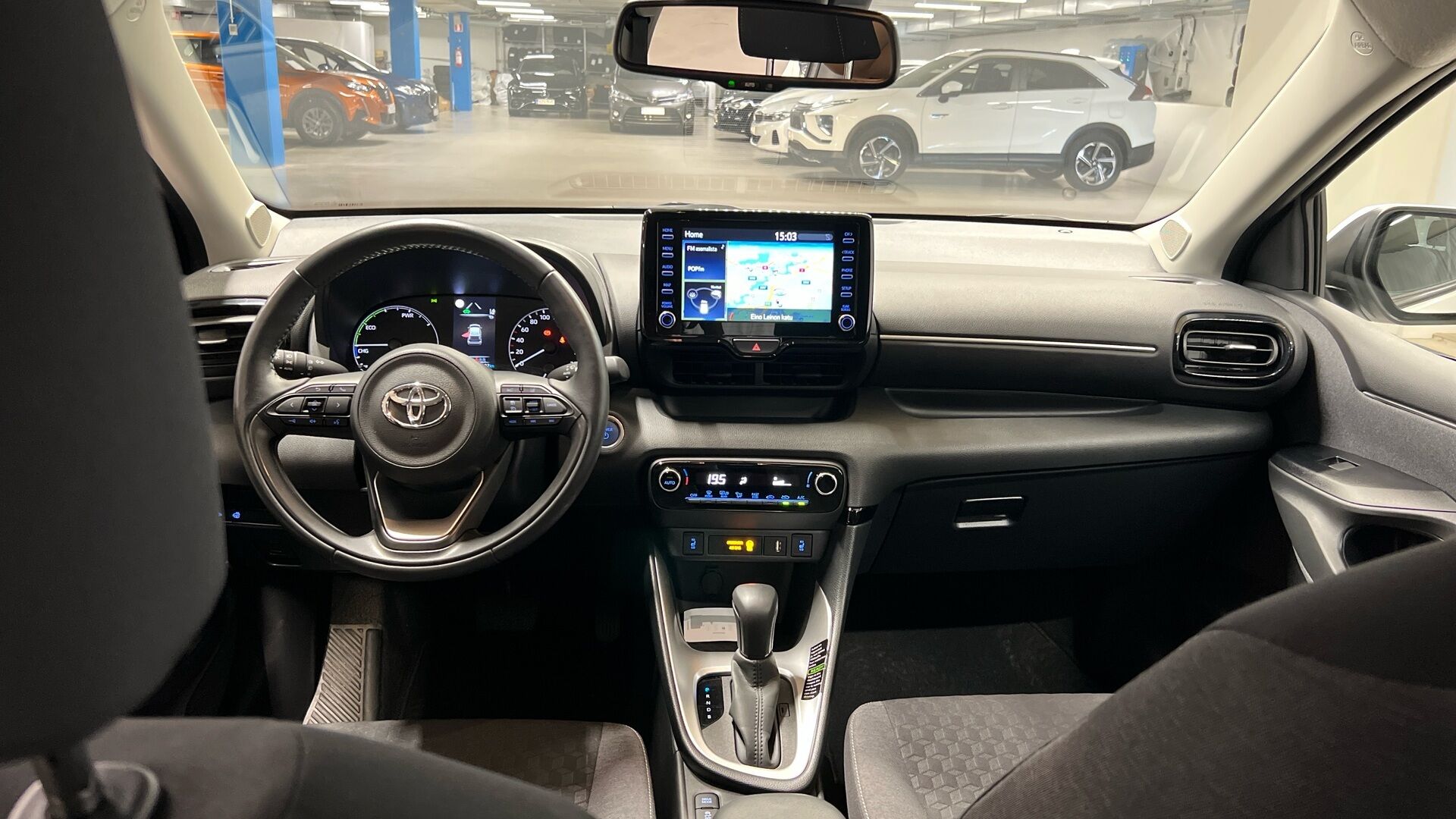 Toyota Yaris iso kuva 9