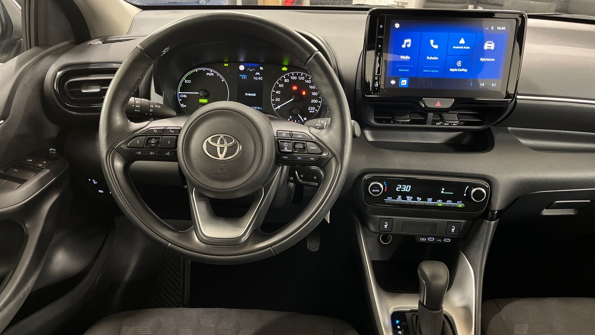 Toyota Yaris iso kuva 16